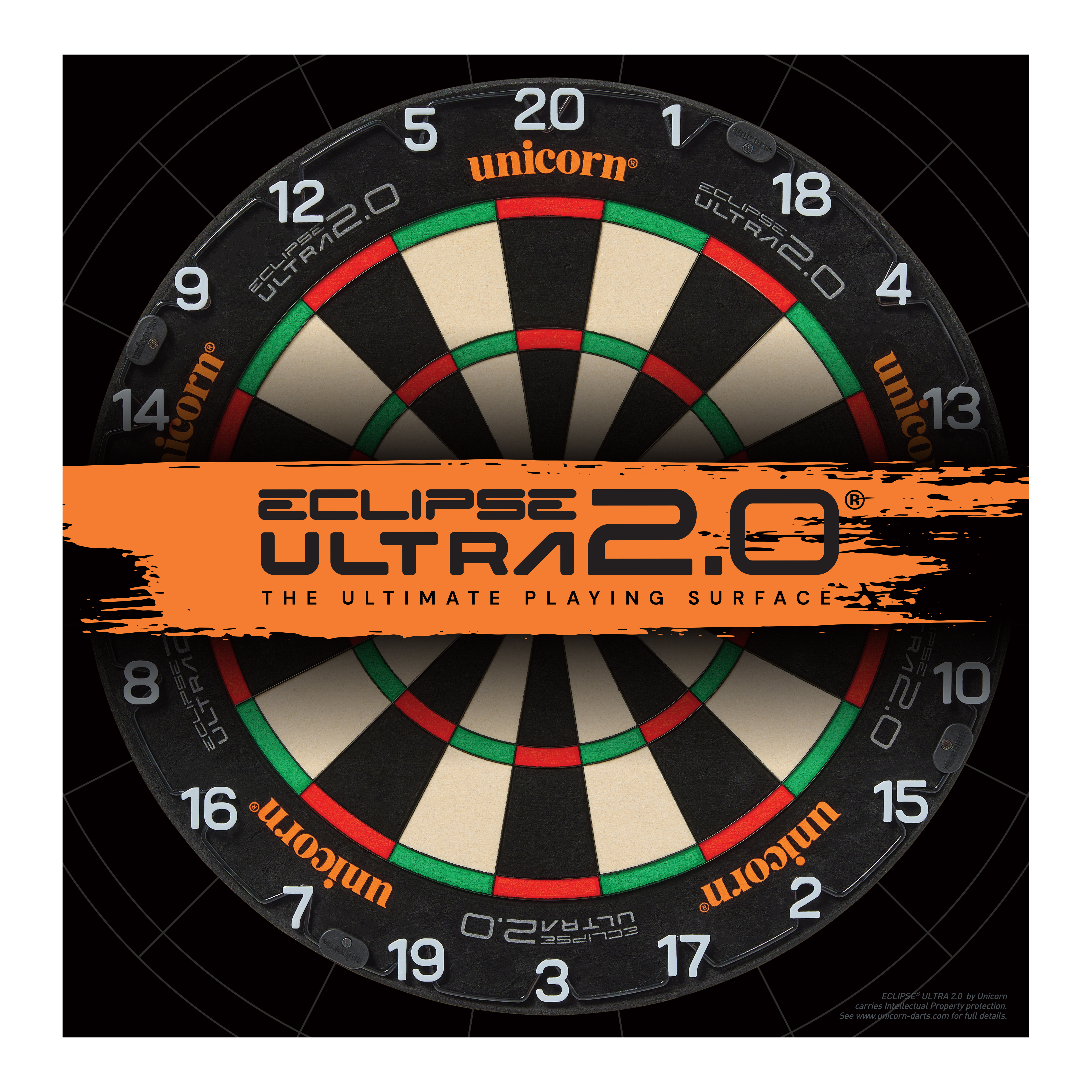 Cible de fléchettes en acier Unicorn Eclipse Ultra 2.0 Das Bild zeigt eine Unicorn Eclipse Ultra 2.0 Steeldartboard. In der Mitte ist ein orangefarbener Streifen mit dem Schriftzug "Eclipse Ultra 2.0 – The Ultimate Playing Surface".