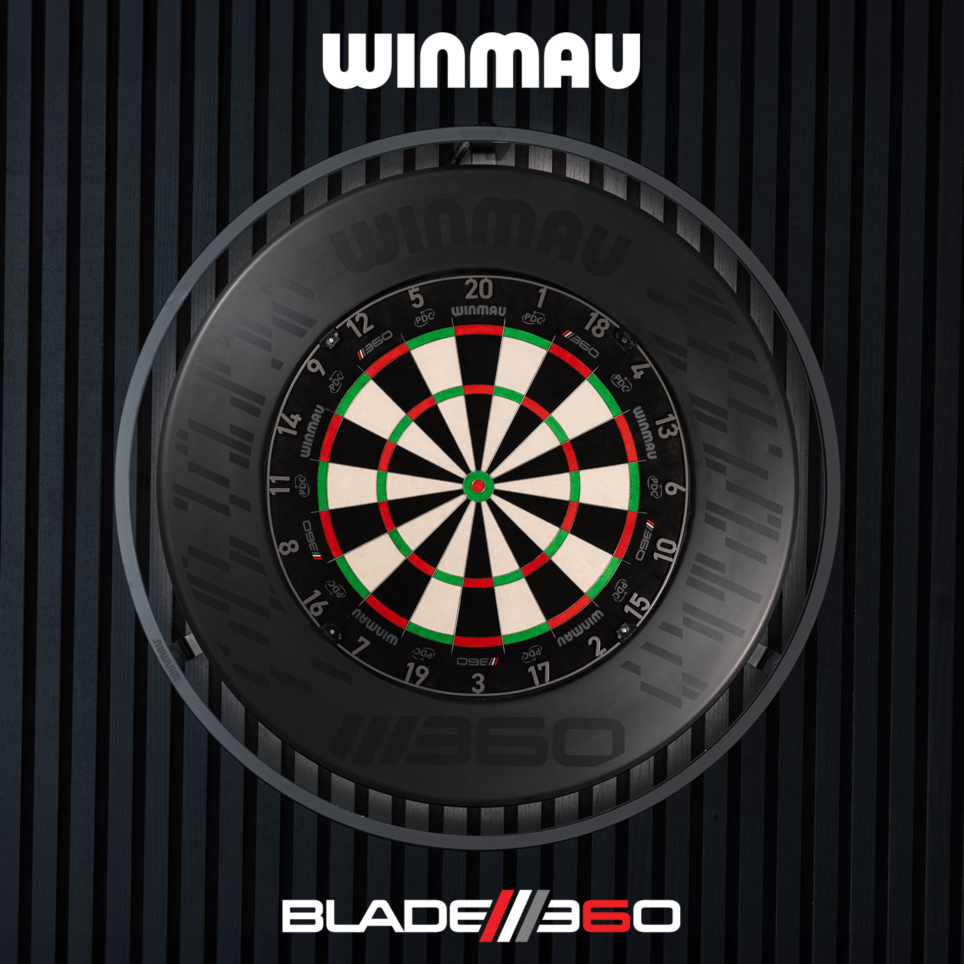 Das Bild zeigt das Winmau Blade 360 Dartboard Surround in Schwarz. Dieses Produkt dient als Schutz für die Wand rund um das Dartboard.