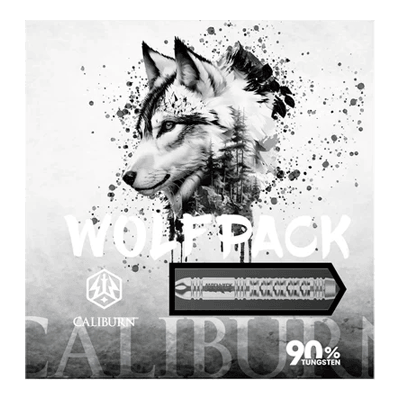 Das Bild zeigt die Verpackung der "Caliburn Wolfpack W1 Steeldarts - 23,5g". Auf der Vorderseite ist ein Wolfskopf zusammen mit einem abgebildeten Dartpfeil und dem Hinweis "90% Tungsten" zu sehen.