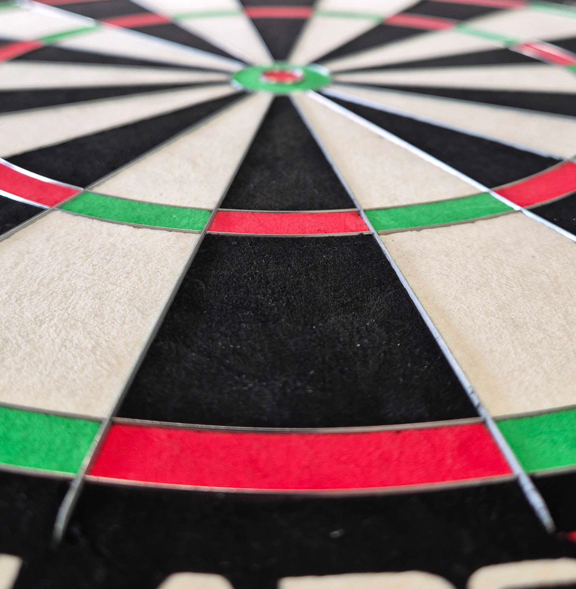 Cible de fléchettes en acier Winmau Blade X ProCore Das Bild zeigt das Produkt Winmau Blade X ProCore Steeldartboard. Dies ist eine hochwertige Steeldart-Dartscheibe für ambitionierte Spieler.