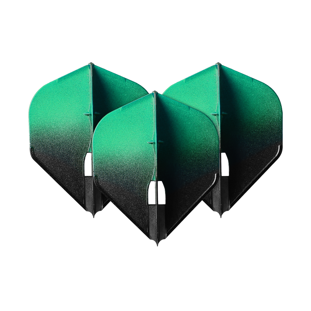 Vols L-Style bicolores L1PRO Das Bild zeigt drei grün-schwarze Dartflights in einer Zweiton-Optik. Sie sind nebeneinander angeordnet und haben eine auffällige Farbverläufe von grün zu schwarz.