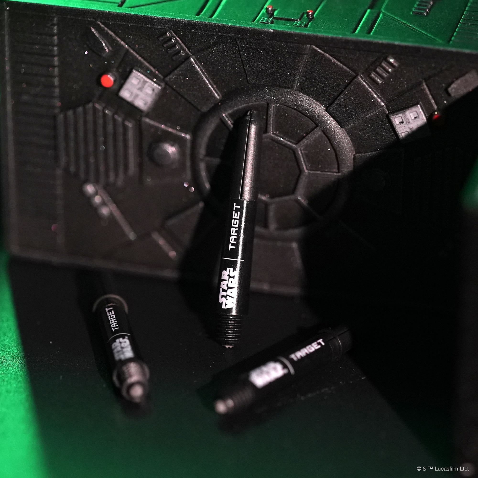 Poignées Target Star Wars ProGrip - Noires Abgebildet sind die schwarzen Target Star Wars ProGrip Shafts. Die Dartschäfte verbinden Star Wars Design mit hoher Qualität.