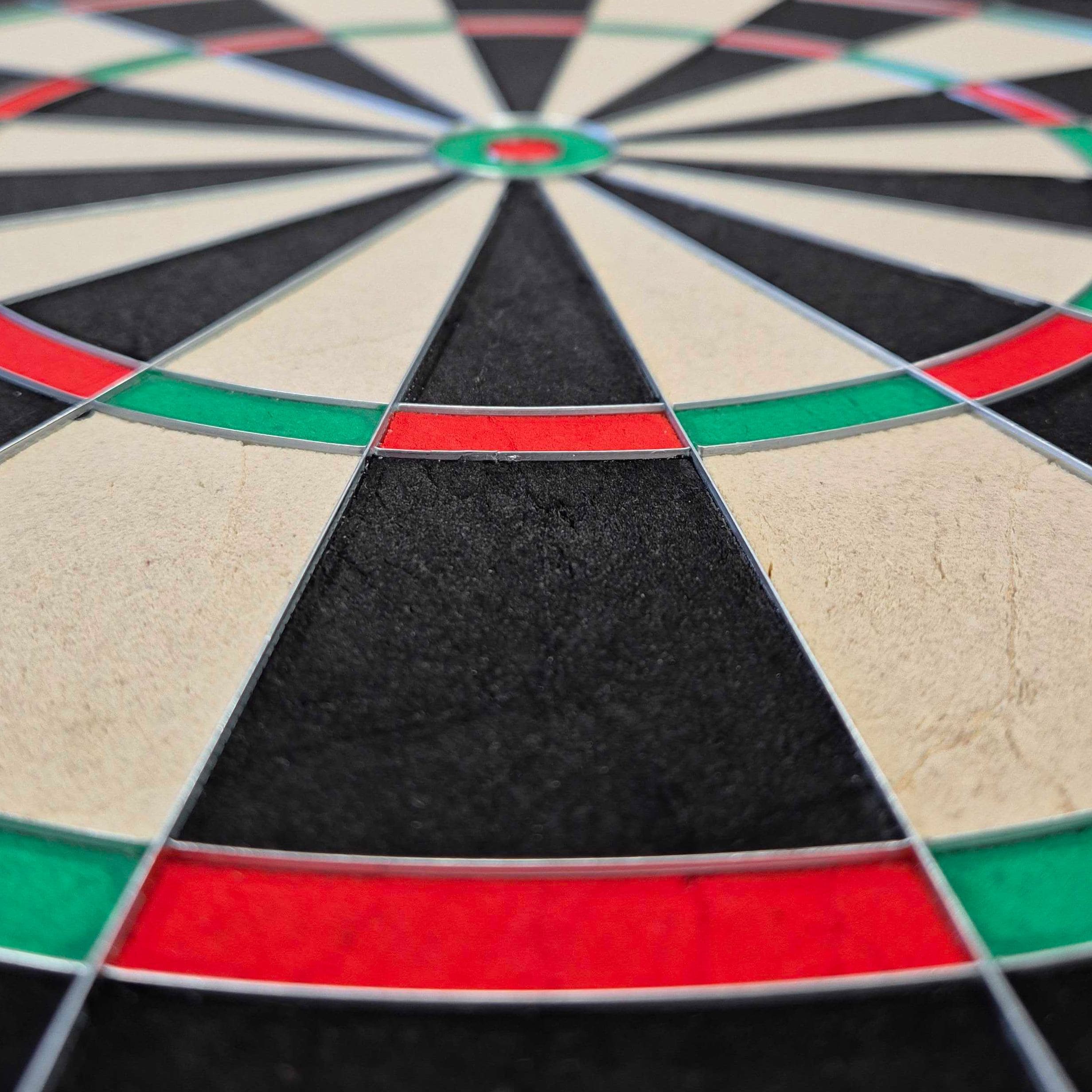 Cible de fléchettes en acier GOAT Proscore PWR Abgebildet ist das GOAT Proscore PWR Steeldartboard. Das Steeldartboard eignet sich perfekt für professionelles Dartspiel.