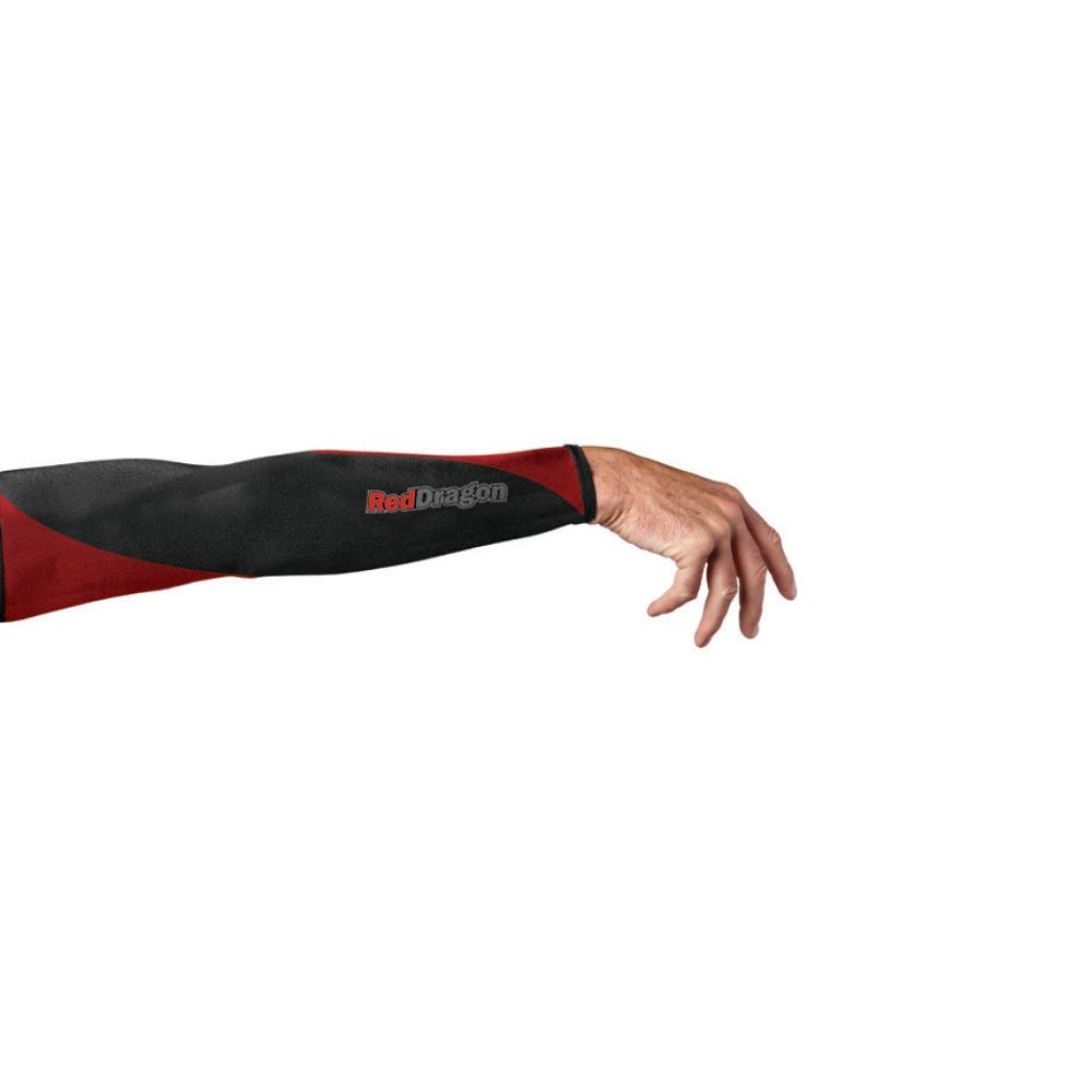 11-ArmBand Das Bild zeigt einen Arm, der eine schwarze und rote Armstütze mit der Aufschrift "Red Dragon" trägt. Die Armstütze bedeckt den gesamten Unterarm bis zum Handgelenk.
