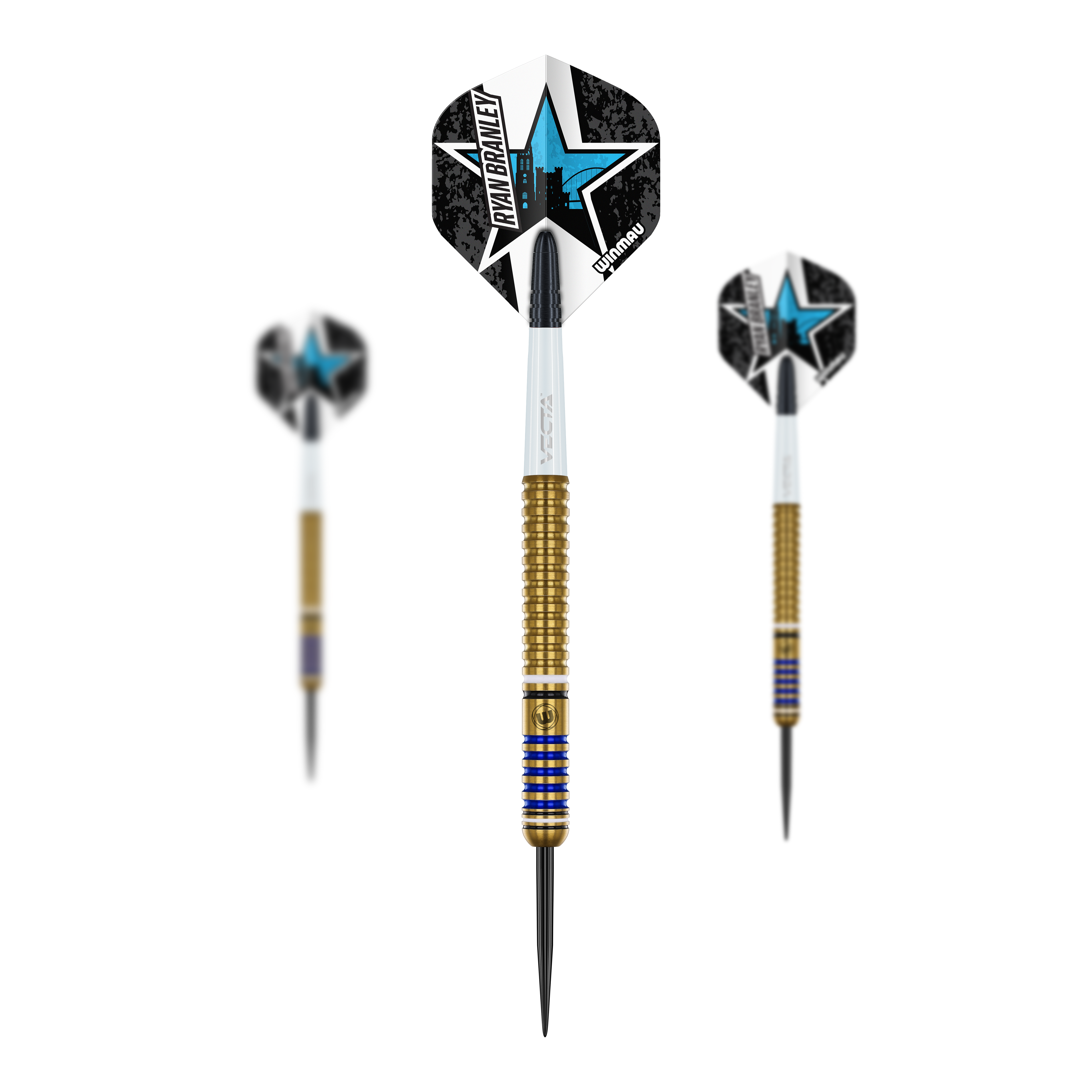 Fléchettes en acier Winmau Ryan Branley - 23 g Auf dem Bild sind drei Winmau Ryan Branley Steeldarts mit einem Gewicht von 23g zu sehen. Die Darts haben goldene Griffe und auffällige Flights mit einem blauen Stern-Design.