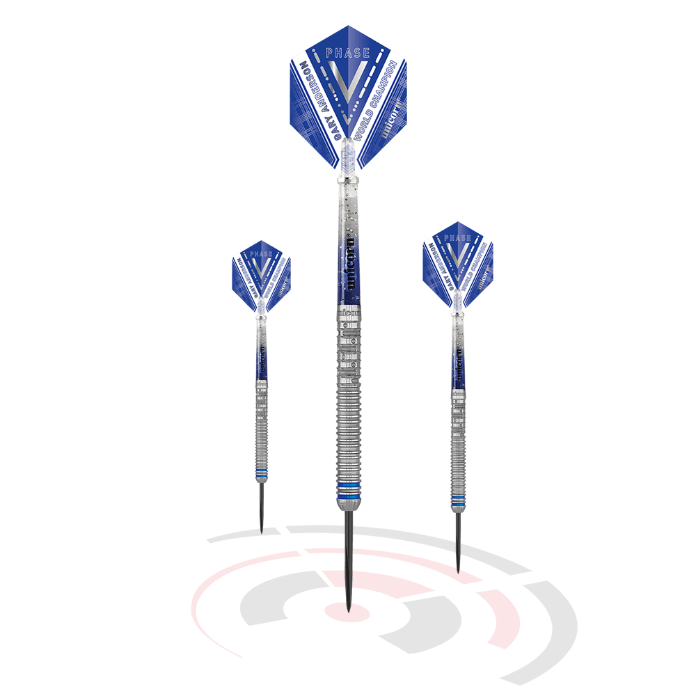 29020_Unicorn_W_C_Gary_Anderson_Phase_5_Steeldarts1 Das Bild zeigt drei Steeldarts des Modells "Unicorn W.C. Gary Anderson Phase 5". Die Darts haben silberne Schäfte und blaue Flights mit weißem Muster.