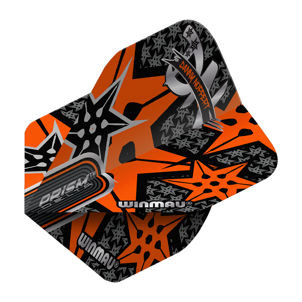 Vols standard Winmau Prism Delta Danny Noppert Orange Signature No2 Das Bild zeigt ein Winmau Prism Delta Danny Noppert Orange Signature No2 Standard Flight. Das Flight hat ein auffälliges Design in Orange mit schwarzen und silbernen Sternen und dem Namen "Danny Noppert".