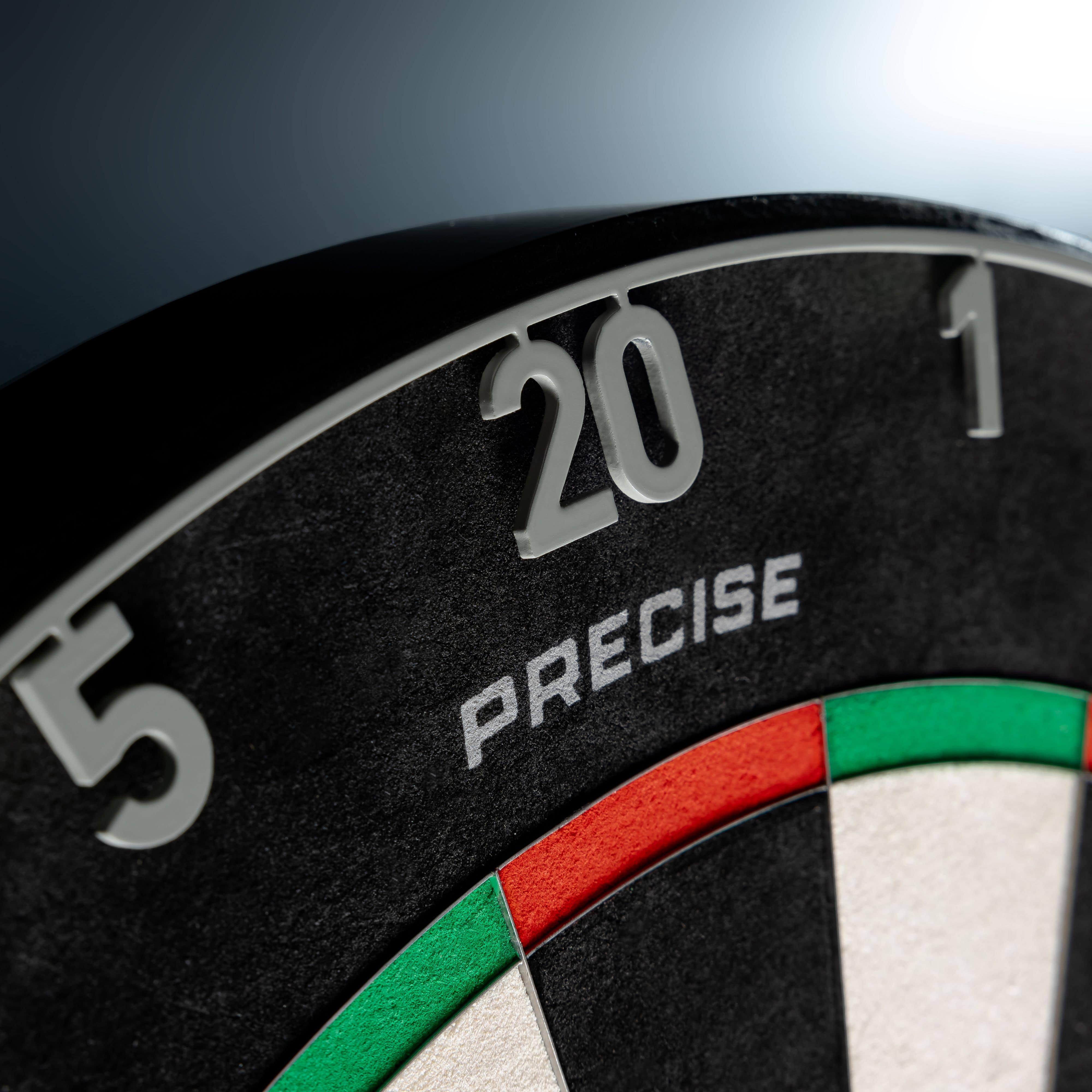 Cible de fléchettes Precise 180 Endorphine en acier avec anneau numéroté - Gris nordique Das Bild zeigt das Precise 180 Endorphine Steeldartboard mit Nummernring in Nordic Grey. Dieses Produkt zeichnet sich durch seine hochwertige Verarbeitung aus.
