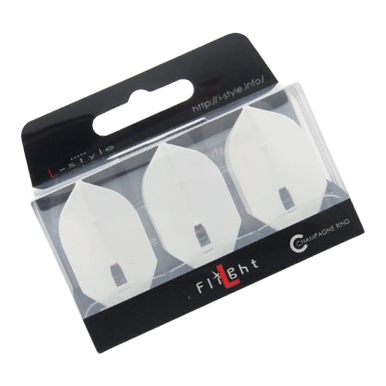 Das Bild zeigt eine Packung mit drei weißen L-Style L5PRO Rocket Flights. Die Flights sind ordentlich nebeneinander in einer durchsichtigen Verpackung angeordnet.