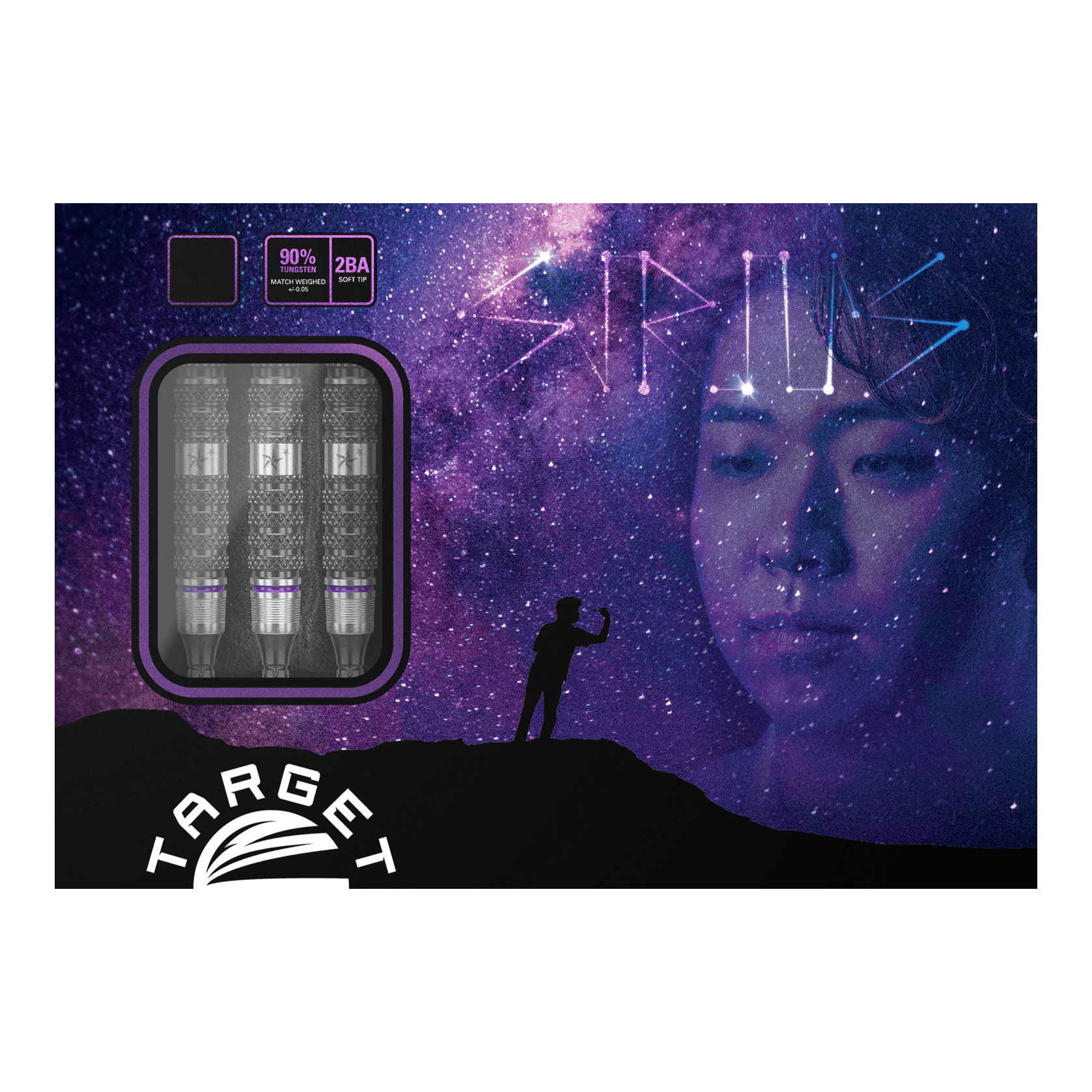 Fléchettes souples Target Japan Yuta Hayashi Sirius GEN3 - 19 g Das Bild zeigt die Verpackung der "Target Japan Yuta Hayashi Sirius GEN3 Softdarts - 19g". Auf der Verpackung sind die Darts sowie ein Weltraum-Motiv mit einem Porträt und Sternen zu sehen.