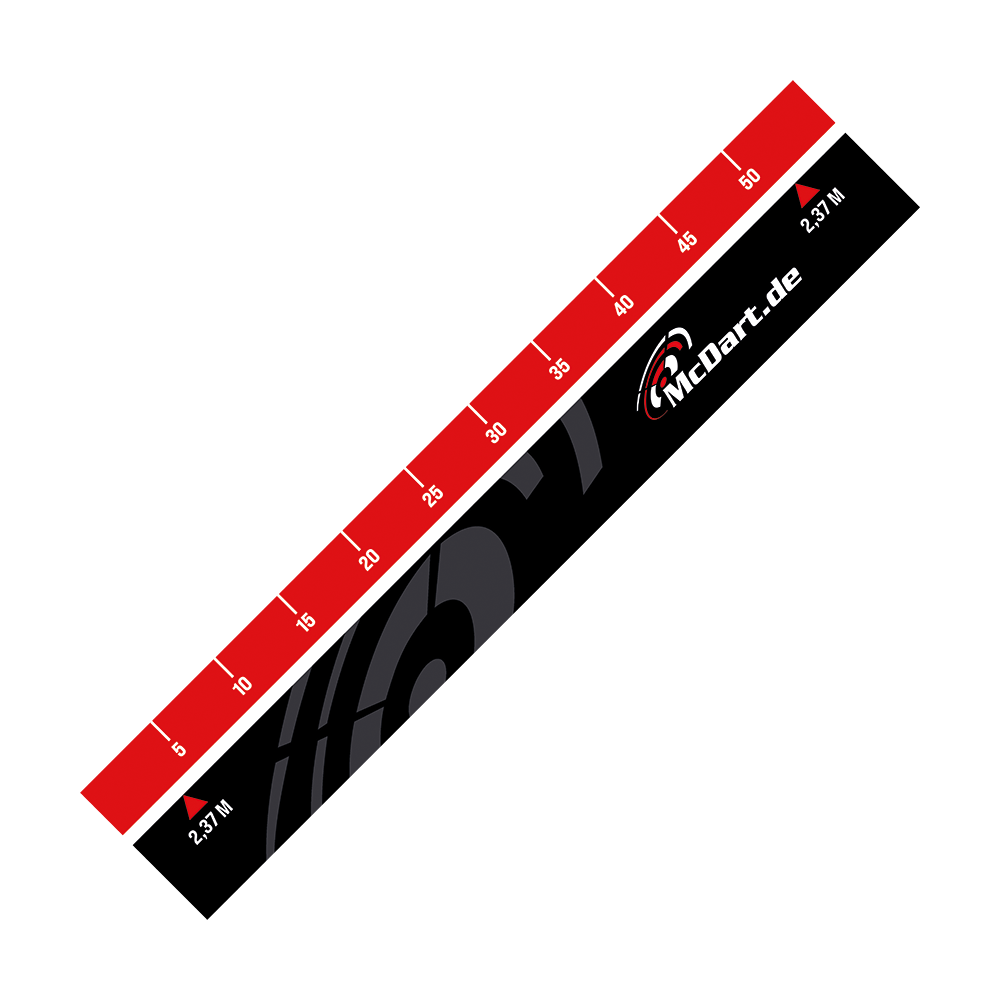 688_McDart_Abwurflinie_1 Das Bild zeigt das Produkt "McDart Abwurflinie", das als Markierung für die richtige Wurfdistanz beim Darts dient. Es ist schwarz-rot gestaltet und zeigt Messmarkierungen sowie das Logo "McDart.de".