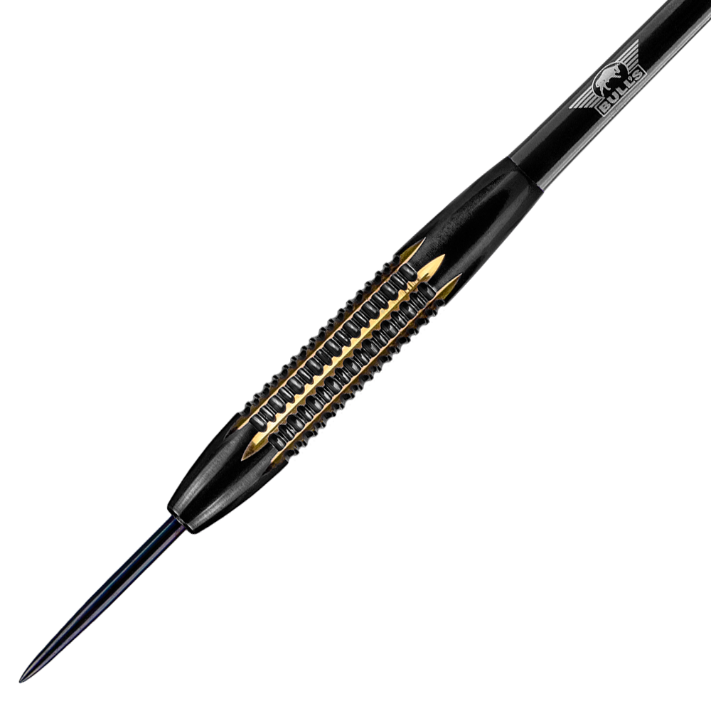 BU24921_BullsNL_Max_Hopp_Maximiser_Shell_Coated_Brass_Steeldarts_2w44pl9pw5E9EG Das Bild zeigt einen BullsNL Max Hopp Maximiser Shell Coated Brass Steeldart mit einem Gewicht von 21g. Der Dart ist schwarz-gold und hat ein markantes, geriffeltes Griffdesign.