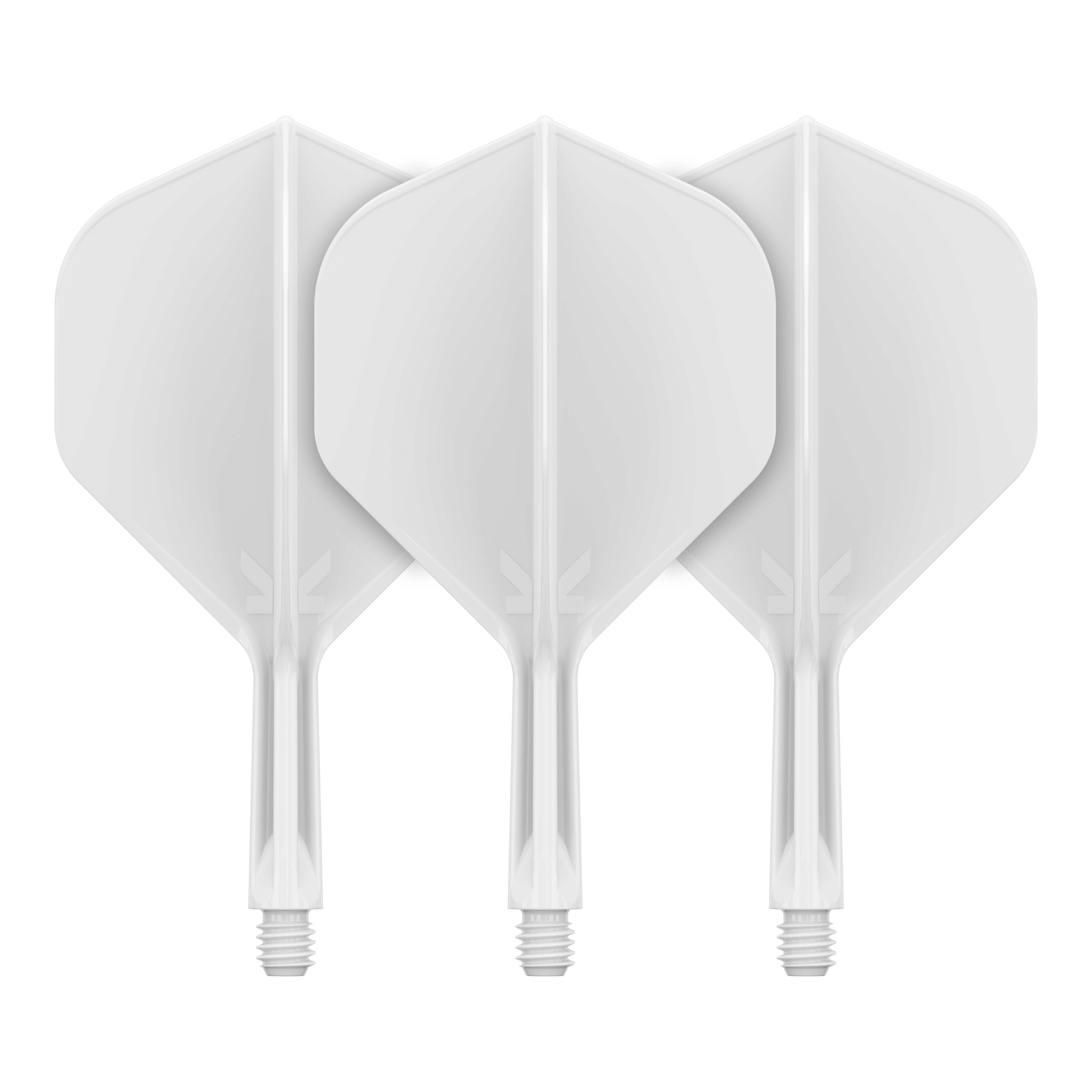 Système de vol standard Target K-Flex No2 - Blanc Auf dem Bild sind drei weiße Dartflights mit integrierten Schäften zu sehen. Sie sind nebeneinander angeordnet und haben eine standardmäßige, breite Form.