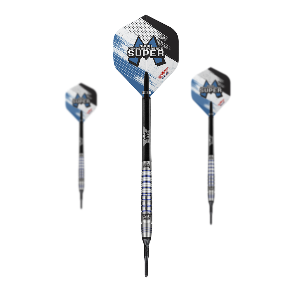 Fléchettes souples 90 % Mario Vandenbogaerde Bulls NL - 20 g Auf dem Bild sind drei Softdarts des Modells "Bulls NL Mario Vandenbogaerde 90% Softdarts - 20g" zu sehen. Die Darts haben silberne und blaue Akzente mit dem Namen des Spielers auf den Flights.