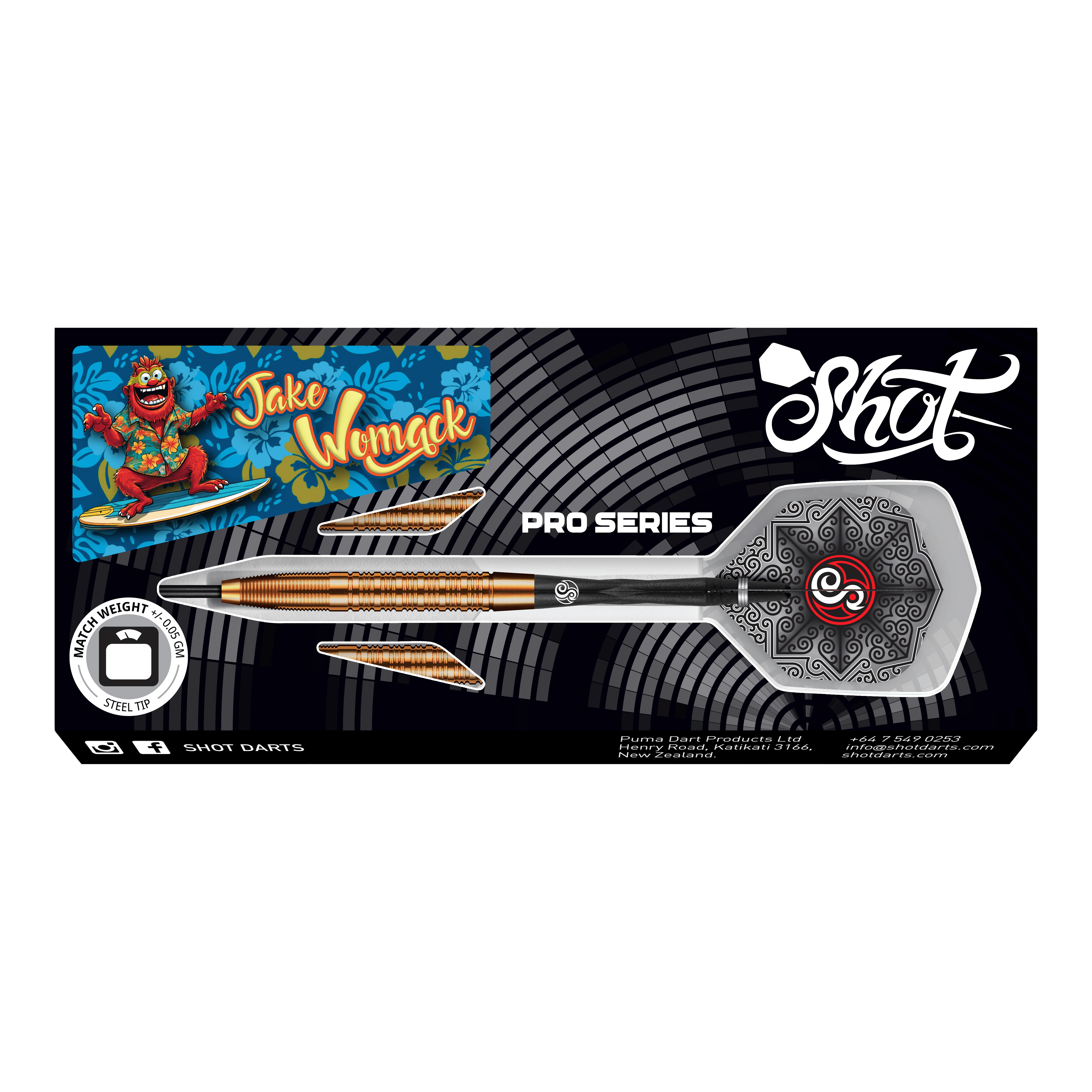 Fléchettes en acier Shot Pro Series Jake Womack - 23 g Das Bild zeigt die "Shot Pro Series Jake Womack Steeldarts - 23g" in ihrer Verpackung. Die Darts haben ein auffälliges Design und sind mit einem Comic-Surfer-Motiv verziert.