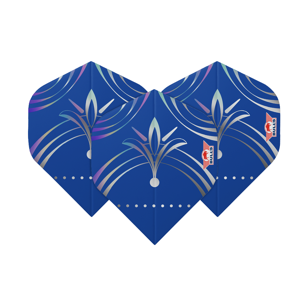 Vols standards Bulls NL Series 100 Silvian No2 Das Bild zeigt drei blaue Dart-Flights mit einem silbernen und lilafarbenen Muster. Auf jedem Flight ist das Logo von Bulls zu sehen.