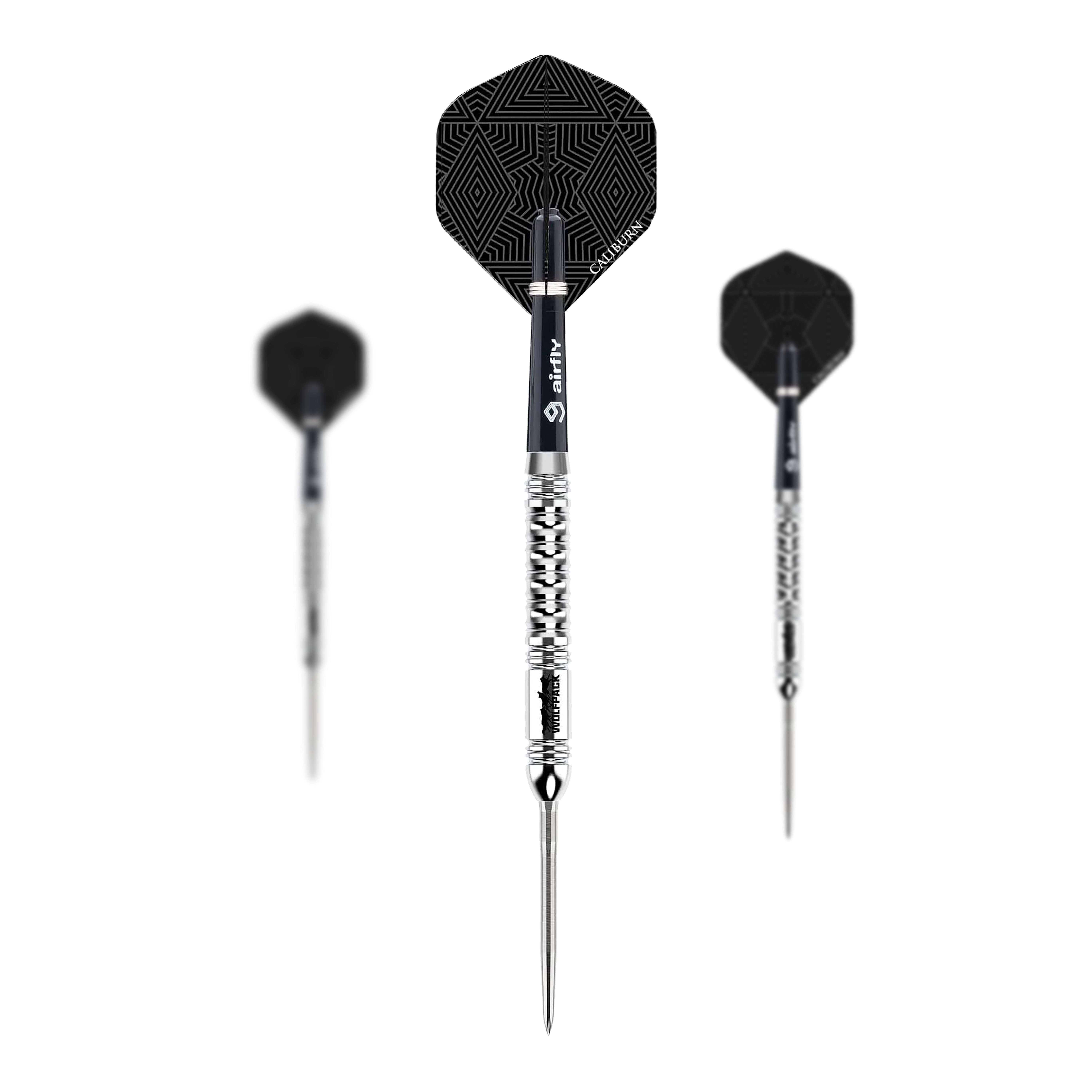 Fléchettes en acier Caliburn Wolfpack W1 - 23 g Das Bild zeigt drei Steeldarts des Produkts "Caliburn Wolfpack W1 Steeldarts - 23,5g". Die Darts haben silberne Spitzen und Schäfte mit schwarzen Flights, die geometrische Muster zeigen.