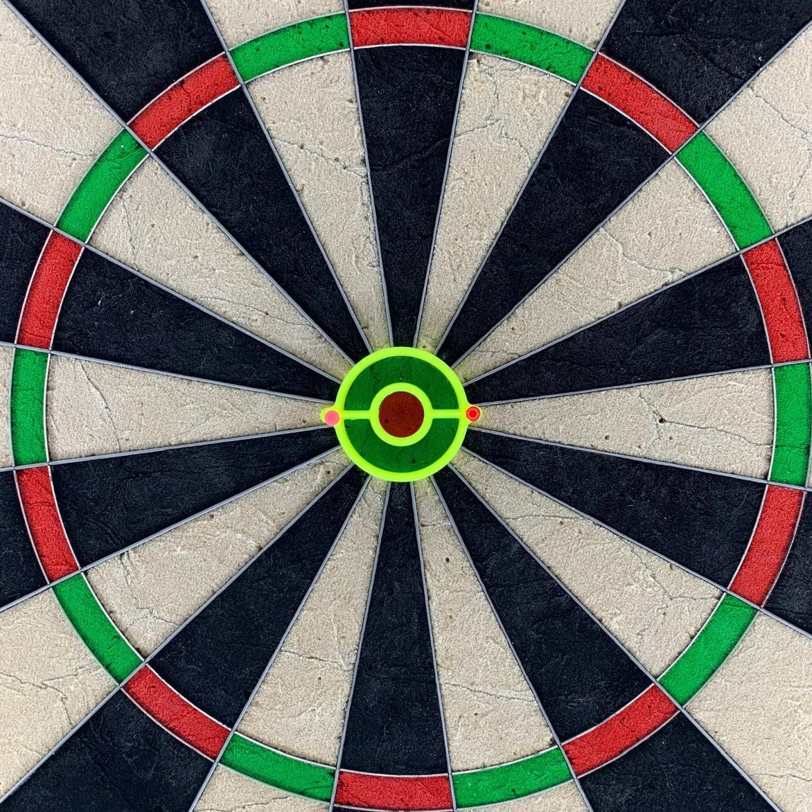 Séquences d'entraînement aux fléchettes - Centre de la cible Das Bild zeigt das Produkt 'Dart Practice Segments - Bullseye'. Es handelt sich um ein Trainingssegment für Dartspieler mit Fokus auf das Bullseye.