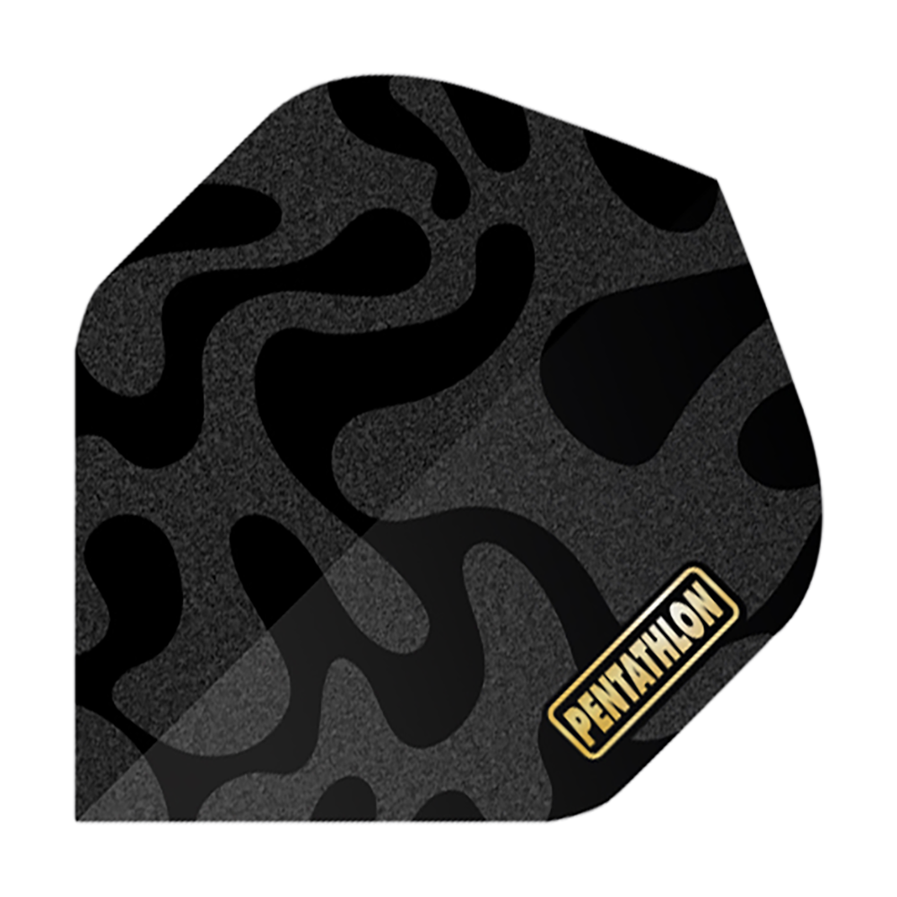 Vols de pentathlon RT Camo Das Bild zeigt einen Dart Flight mit einem schwarzen Camouflage-Muster. In der Ecke befindet sich das gelbe Logo „Pentathlon“.