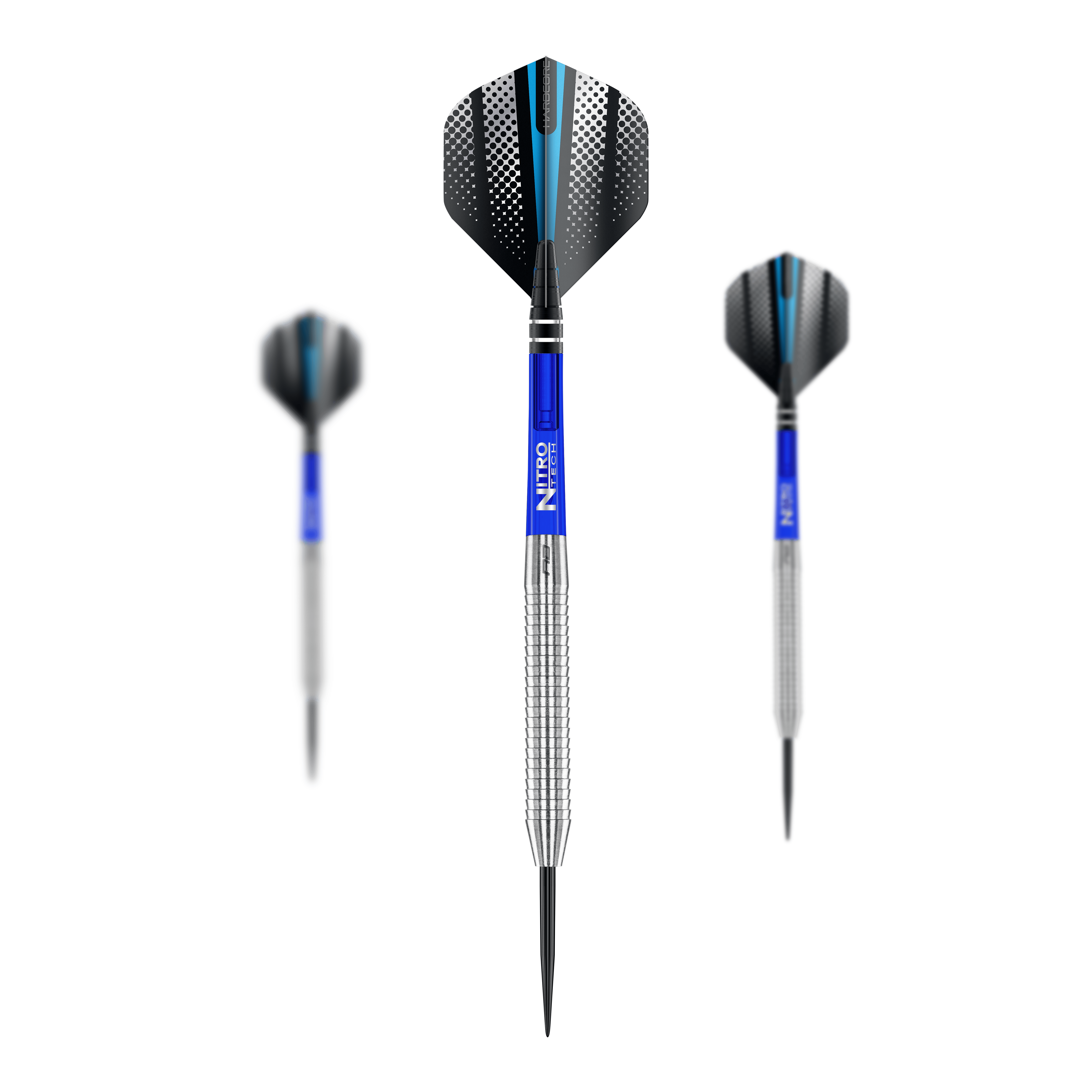 Fléchettes en acier Red Dragon Razor Edge Original Das Bild zeigt drei Red Dragon Razor Edge Original Steeldarts mit einem Gewicht von 24g. Die Darts haben blaue Schäfte, silberne Griffbereiche und schwarze Flights mit einem Muster.