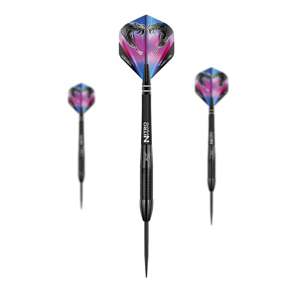 Red Dragon Peter Wright Snakebite 3 Fléchettes en acier noires Auf dem Bild sind drei schwarze Steeldarts der Marke "Red Dragon Peter Wright Snakebite 3" zu sehen. Die Flights zeigen ein buntes Design mit zwei Schlangenköpfen.