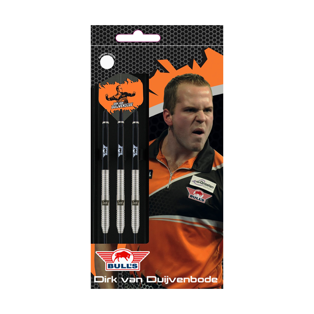 BU17423_Bulls_NL_Dirk_Duijvenbode_Steeldarts_3_-4_Bulls_Plastikbox Auf der Verpackung sind drei Steeldarts von Bulls zu sehen. Daneben ist ein Bild eines entschlossenen Dartspielers mit dem Namen "Dirk van Duijvenbode" abgebildet.