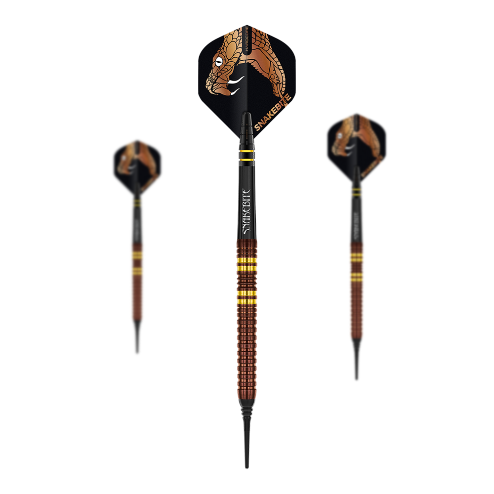Fléchettes souples Red Dragon Peter Wright Copper Fusion - 20 g Das Bild zeigt drei Softdarts des Modells „Red Dragon Peter Wright Copper Fusion“ mit 20 Gramm Gewicht. Die Flights sind mit einem Schlangenkopf und dem Schriftzug „Snakebite“ verziert.