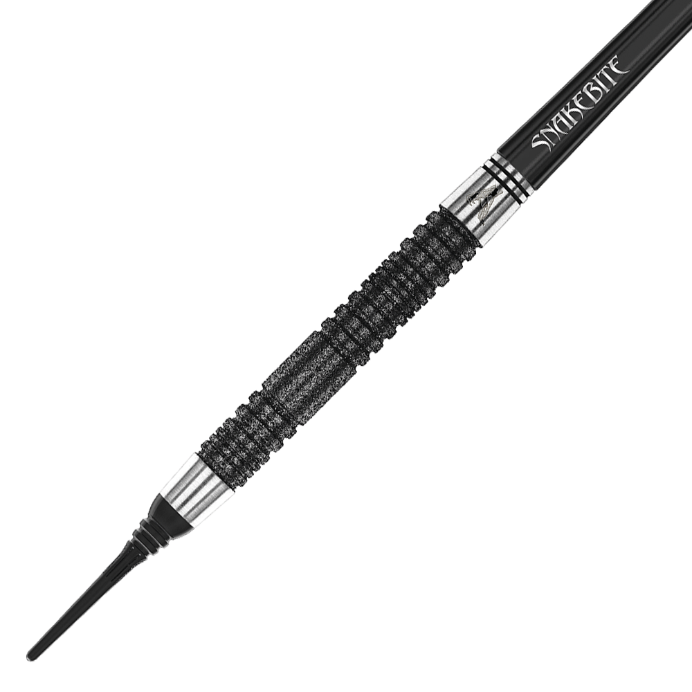 RD2411_Red_Dragon_Peter_Wright_Double_World_Champion_SE_Black_Softdarts_2 Das Bild zeigt einen schwarzen Softdart mit einem strukturierten Griff und silbernen Akzenten. Auf dem oberen Teil des Darts steht das Wort "SNAKEBITE".