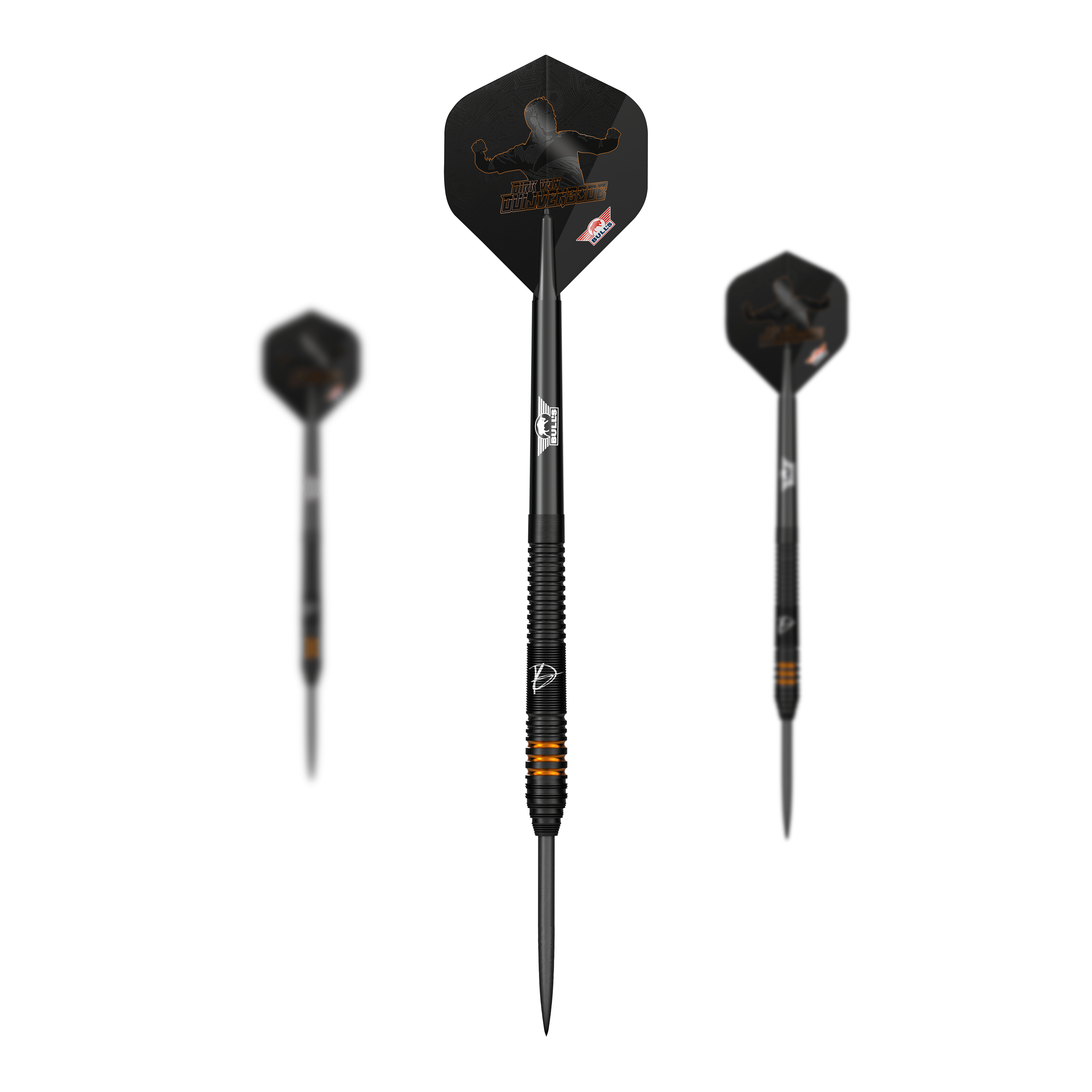 Bulls NL Dirk Van Duijvenbode Edition 2 fléchettes en acier Das Bild zeigt drei Steeldarts der Marke "Bulls NL Dirk Van Duijvenbode Edition 2". Die Darts sind schwarz mit orangen Akzenten und besitzen Flights mit einer schwarzen Silhouette.