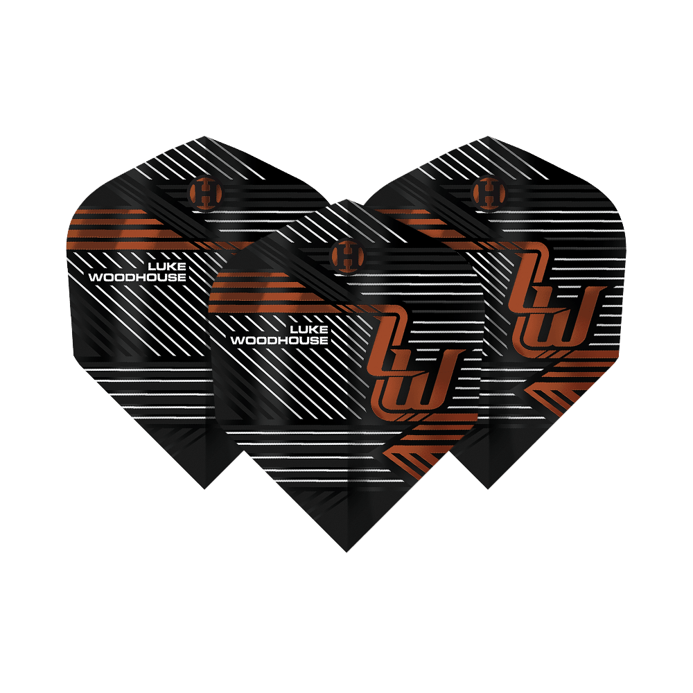 Vols de la saison 2 de Luke Woodhouse de Harrow Das Bild zeigt die Harrows Luke Woodhouse Series 2 Flights. Die Flights sind überwiegend schwarz mit weißen und orangefarbenen Linien sowie dem Namen "Luke Woodhouse" aufgedruckt.