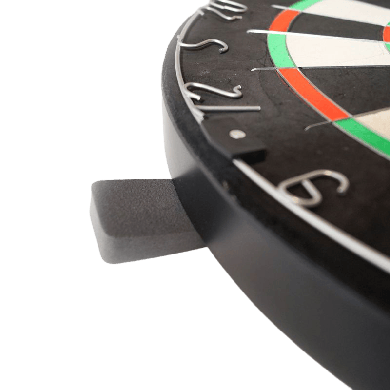 Jeu de fléchettes Karella BullOut comprenant 2 jeux de fléchettes en acier Hier ist das Karella Dartboard BullOut Set mit zwei Sätzen Steeldarts abgebildet. Das Set eignet sich für Dartspieler aller Erfahrungsstufen.