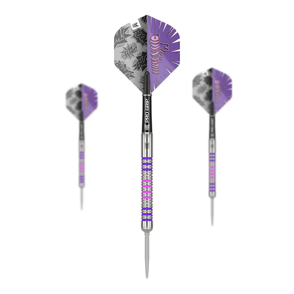 Target Eleanor Cairns GEN1 Swiss Point Steeldarts - 24g Das Bild zeigt drei Steeldarts des Modells "Target Eleanor Cairns GEN1 Swiss Point - 24g". Die Darts haben ein silbernes Barrel mit lila und rosa Akzenten sowie auffällige lila Flights mit Comic-Motiv.