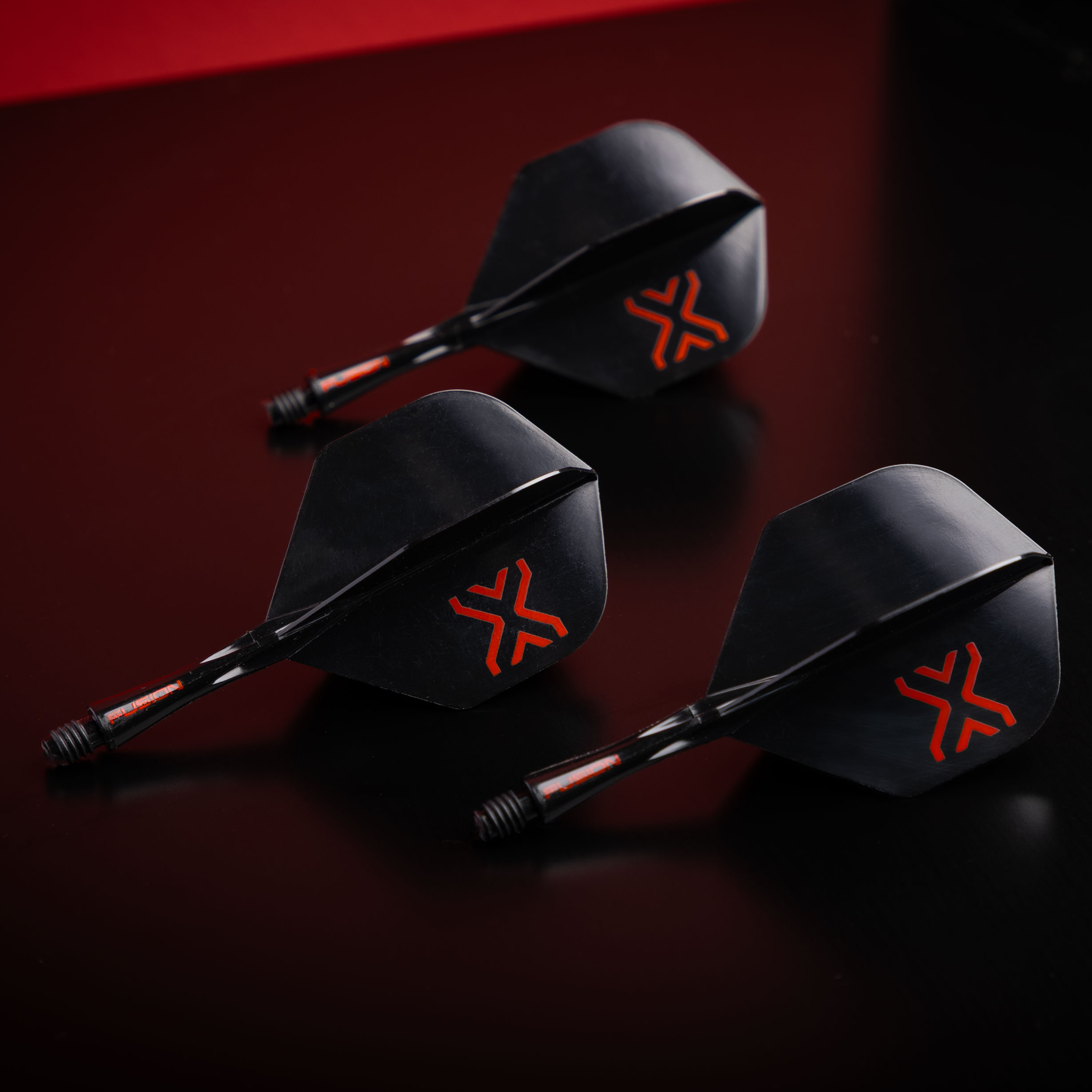 Système de vol standard Winmau Fusion Blade X No2 - Noir Das Bild zeigt das Winmau Fusion Blade X No2 Standard Flight-Shaft-System in Schwarz. Es handelt sich um ein Zubehörteil für Dartspiele.