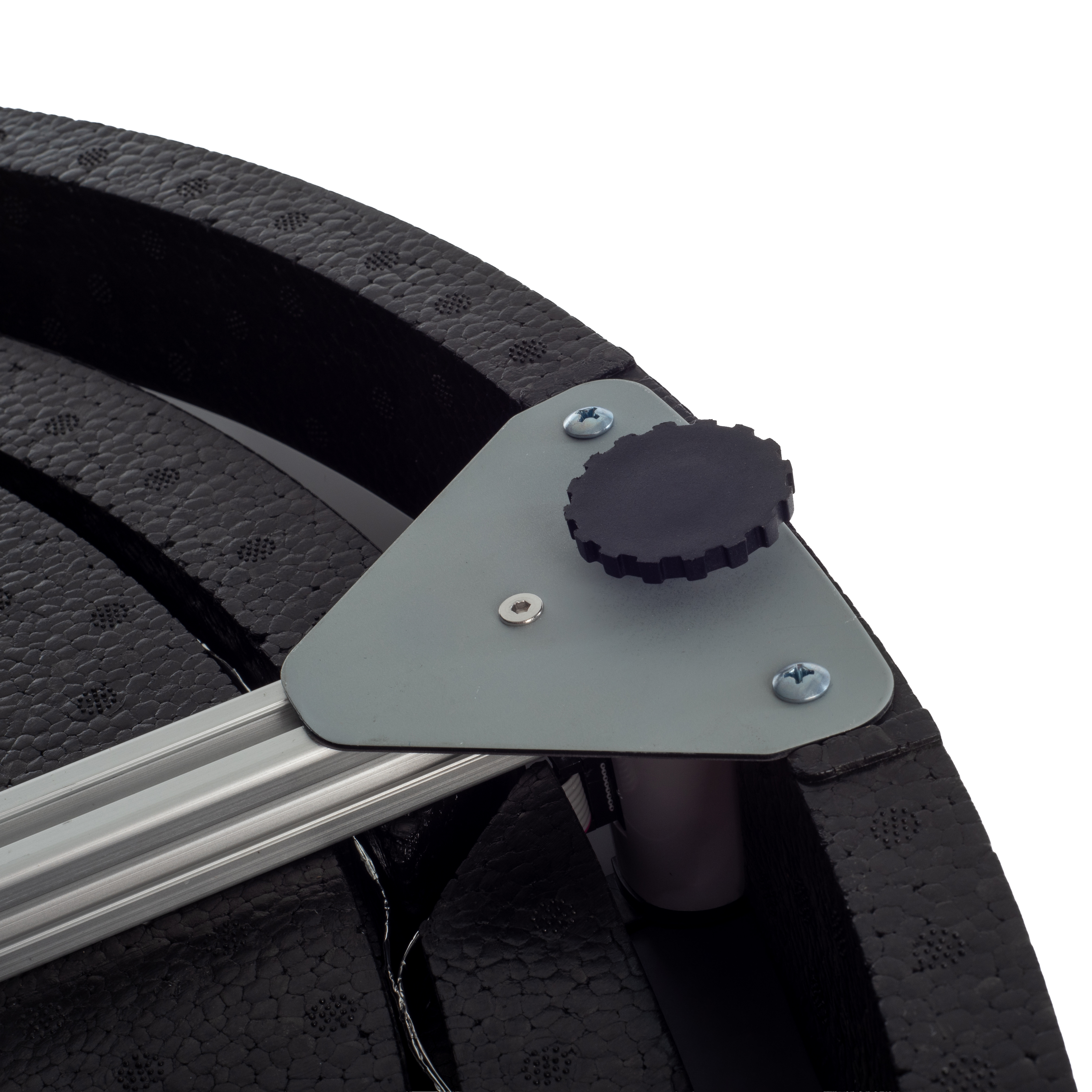 Système de notation automatique Matchflight Heylo Matchflight Heylo Autoscoring System mit angeschlossenem Kabel. Die Rückseite mit Anschlüssen ist sichtbar.