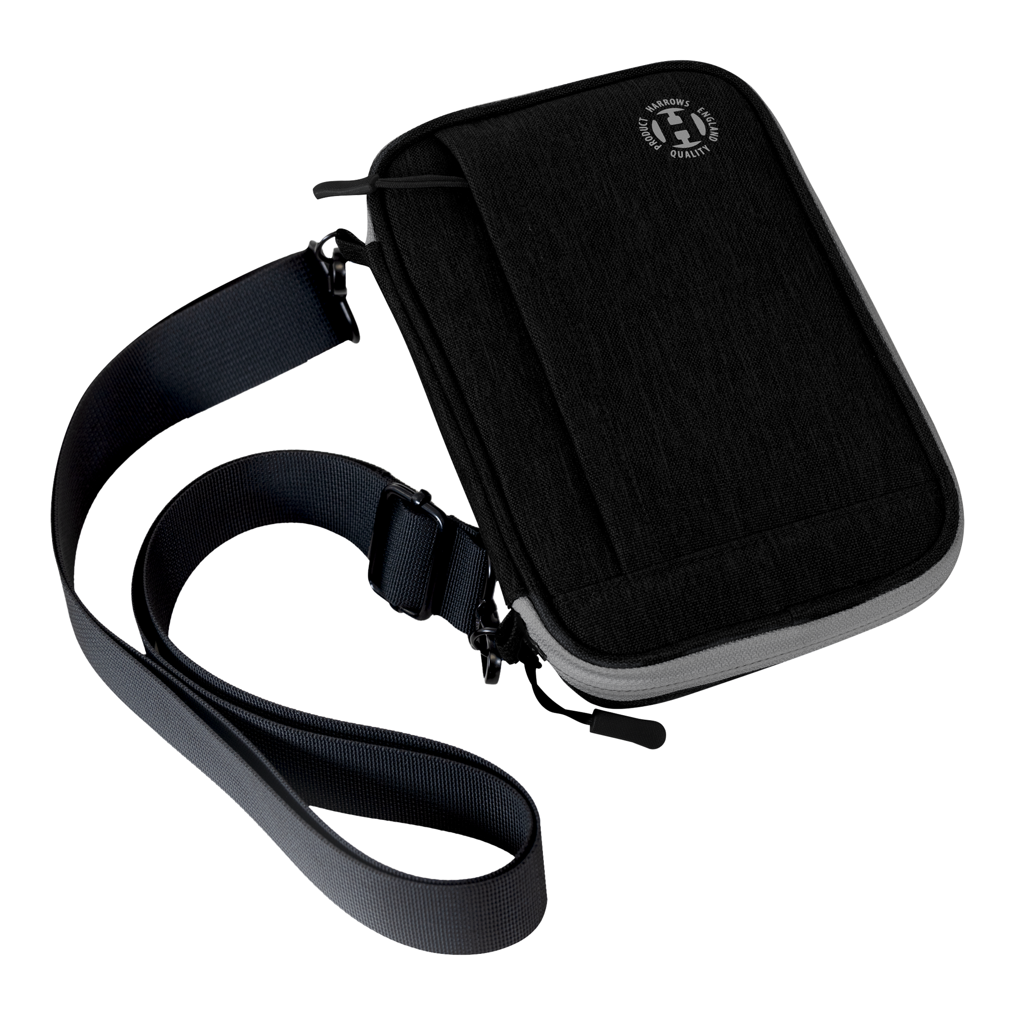 Portefeuille à fléchettes Harrows Smart Case XL Dies ist eine schwarze Darttasche mit einem Schultergurt. Sie hat ein kompaktes, rechteckiges Design und einen Reißverschluss.