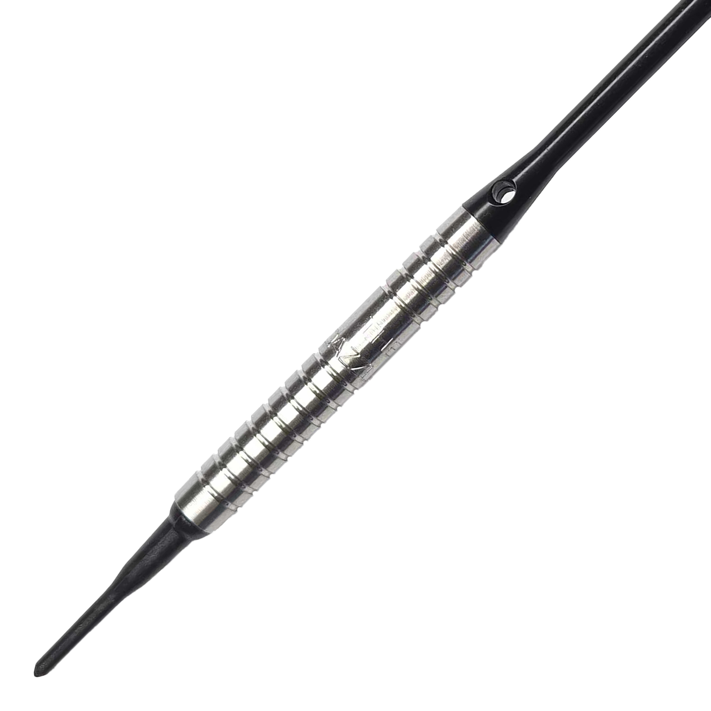 Fléchettes souples McDart 85 tungstène V15 - 16,5 g Das Bild zeigt einen McDart 85er Tungsten V15 Softdart mit einem Gewicht von 16,5g. Der Dart hat eine silberne, geriffelte Barrel und schwarze Spitzen sowie Schaft.