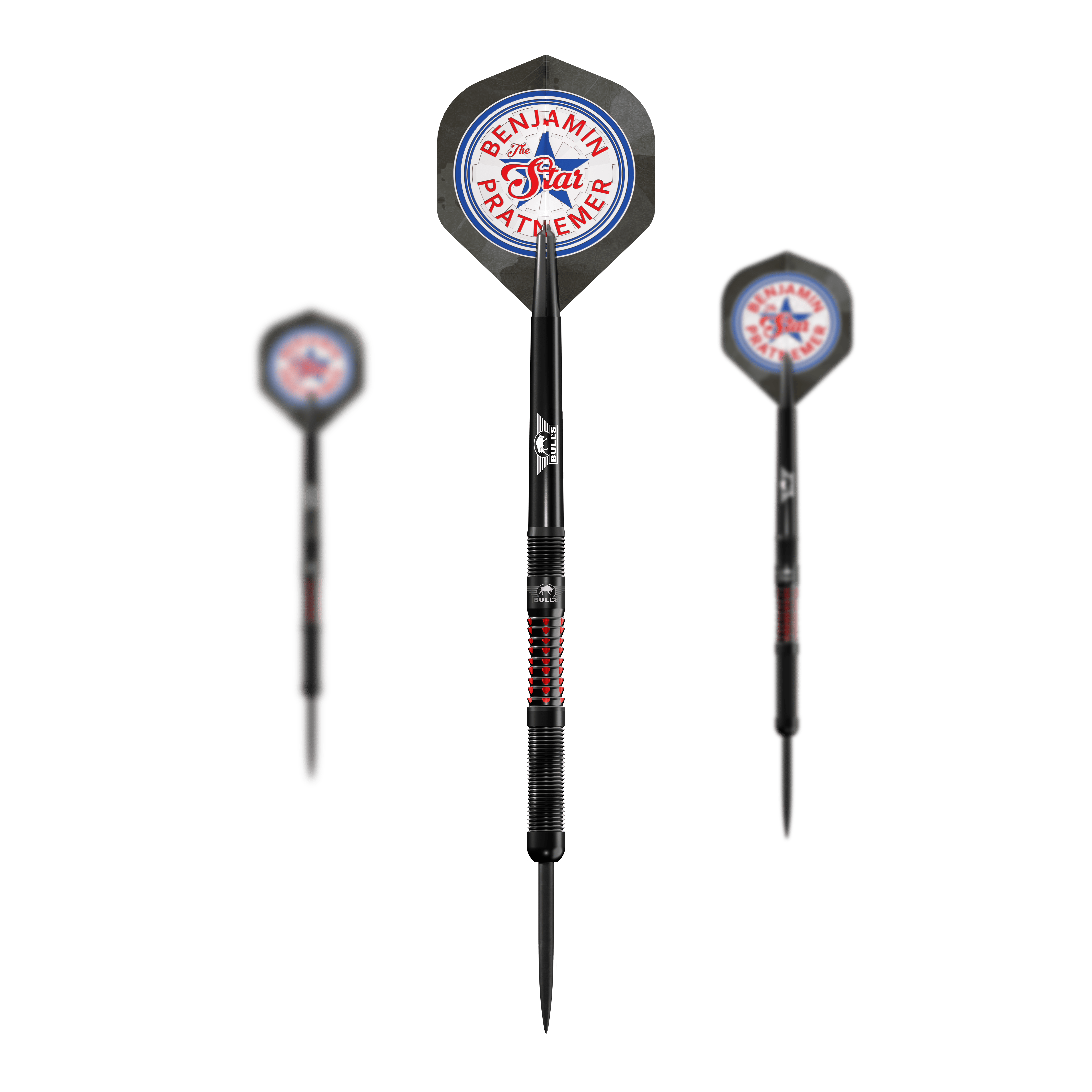Fléchettes en acier Bulls NL Benjamin Pratnemer - 20 g Das Bild zeigt drei Steeldarts mit der Aufschrift "Benjamin Pratnemer The Star" auf den Flights. Die Darts sind schwarz mit roten Akzenten und wiegen 20 Gramm.