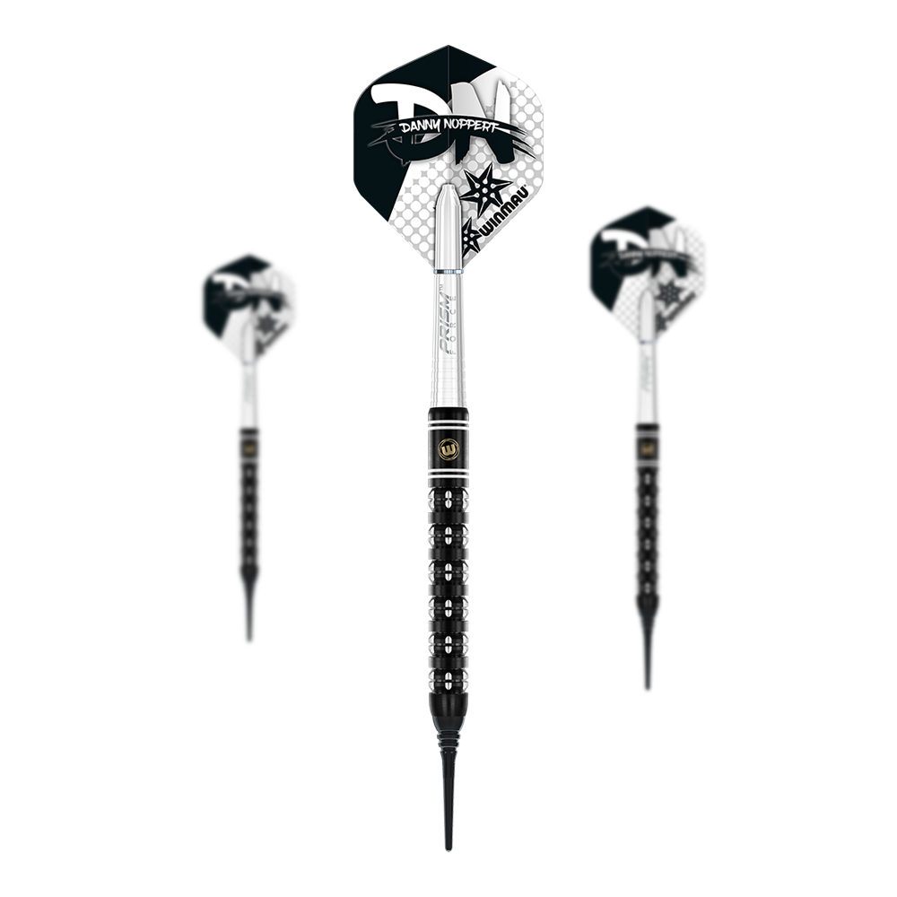 Fléchettes souples Winmau Danny Noppert Freeze Edition - 20g Das Bild zeigt drei Winmau Danny Noppert Freeze Edition Softdarts mit einem Gewicht von 20g. Die Darts haben schwarze und silberne Details sowie speziell designte Flights.