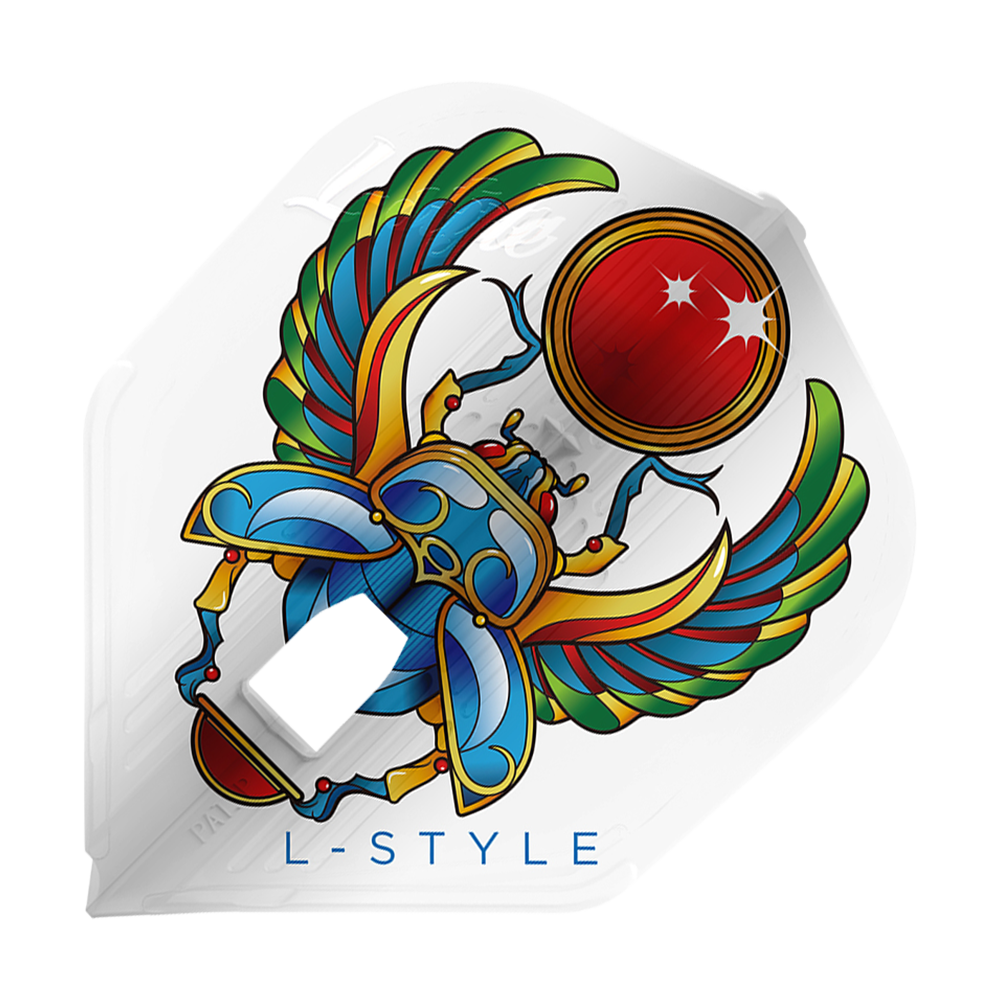 Vols L-Style Anastasia Dobromyslova V3 Blanc L3KAMI Das Bild zeigt ein Dart-Flight mit einem bunten Skarabäus-Design, der eine rote Kugel hält. Unten steht der Text "L-STYLE" auf weißem Hintergrund.