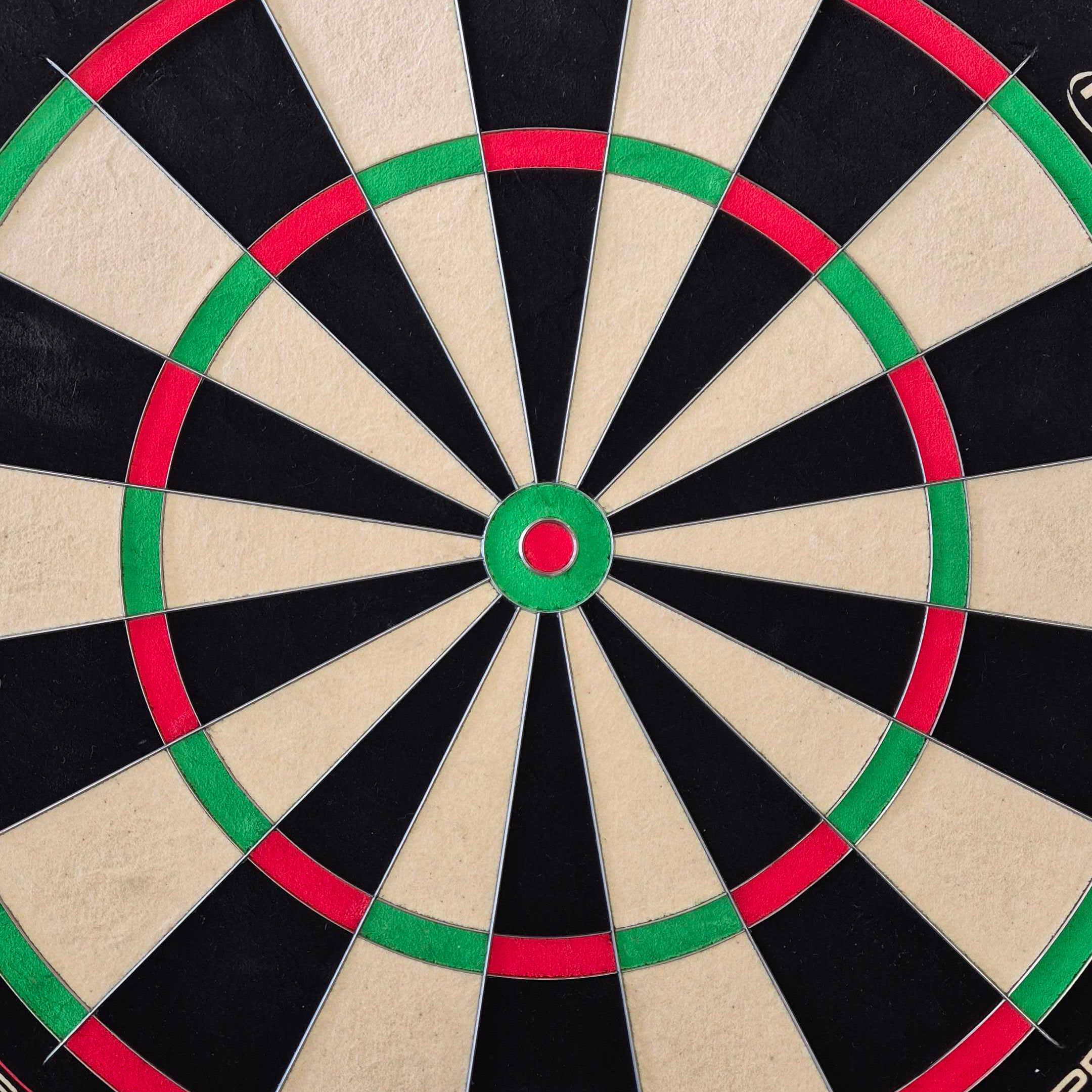 Cible de fléchettes en acier Winmau Blade X ProCore Hier ist das Winmau Blade X ProCore Steeldartboard abgebildet. Die Dartscheibe eignet sich besonders für Profi-Dartspiele.