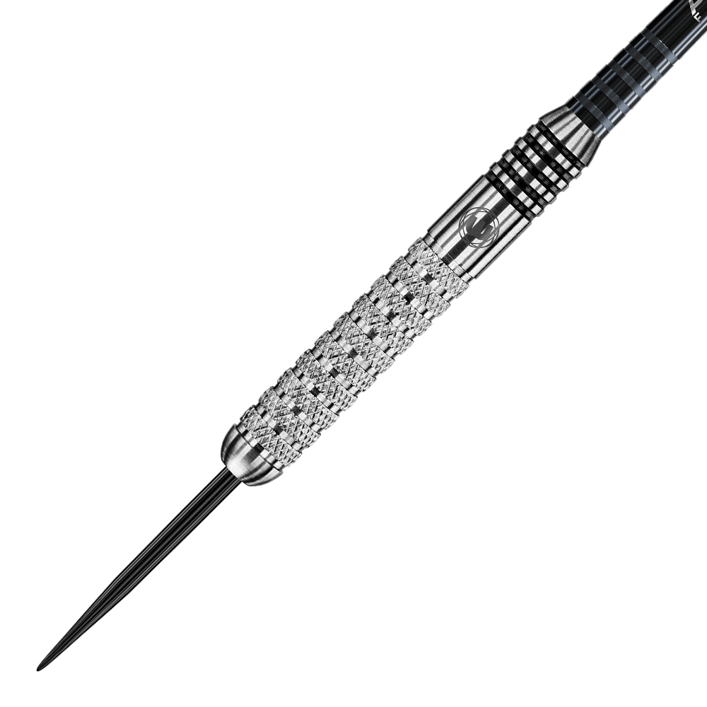 2302_Winmau_Barbarian_Tungsten_Style_Steeldarts_2 Das Bild zeigt einen Winmau Barbarian Tungsten Style Steeldart. Der Dartpfeil hat eine silberne, strukturierte Griffzone und eine scharfe Stahlspitze.