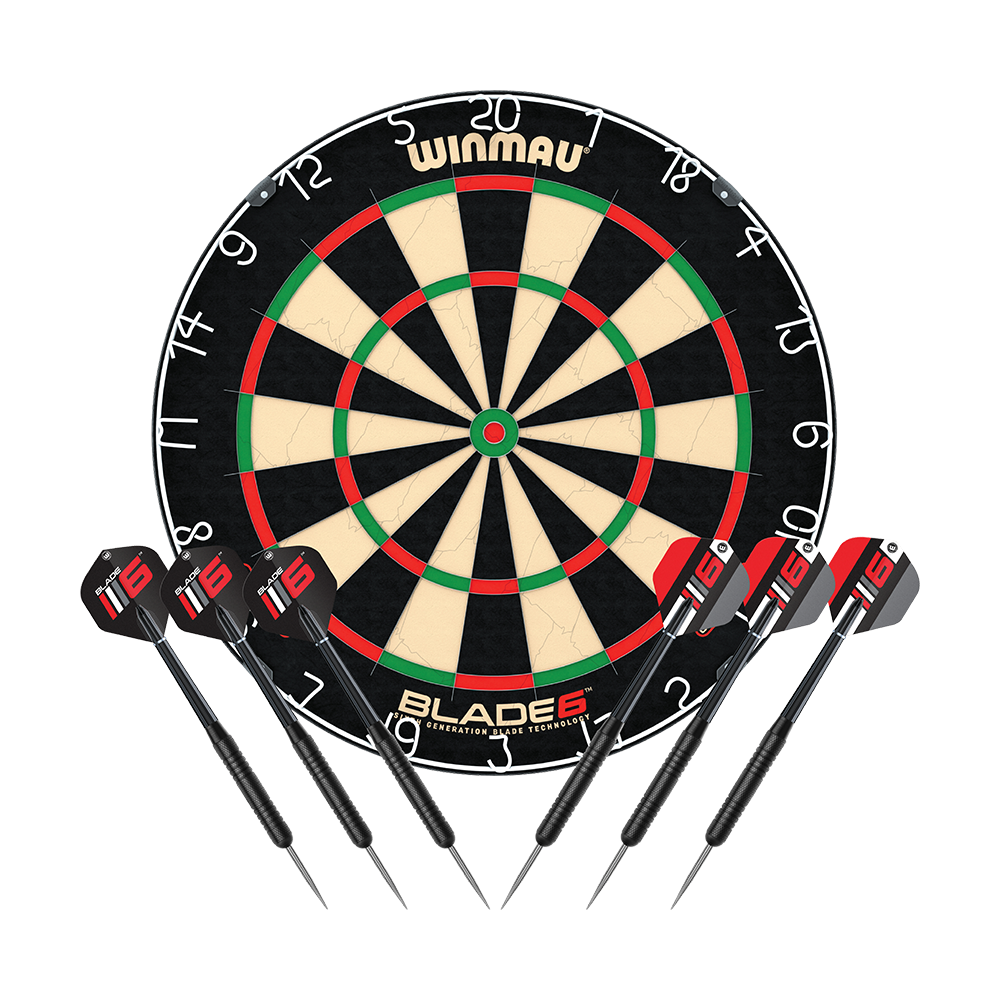 B6DSET_Winmau_Blade_6_Dartboard_Set_1z2qQ7ZtC9XHXC Das Bild zeigt das Winmau Blade 6 Dartboard Set mit zwei Sets Winmau Steeldarts. Die Dartscheibe ist rund und es sind insgesamt sechs Steeldarts abgebildet.
