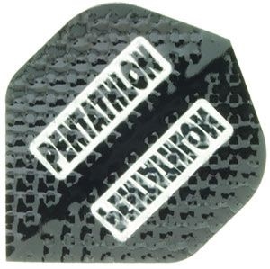 p1 Das Bild zeigt ein schwarzes Dart-Flight mit dem Aufdruck "PENTATHLON" in weißer Schrift. Das Produkt heißt "Pentathlon Flights P1".