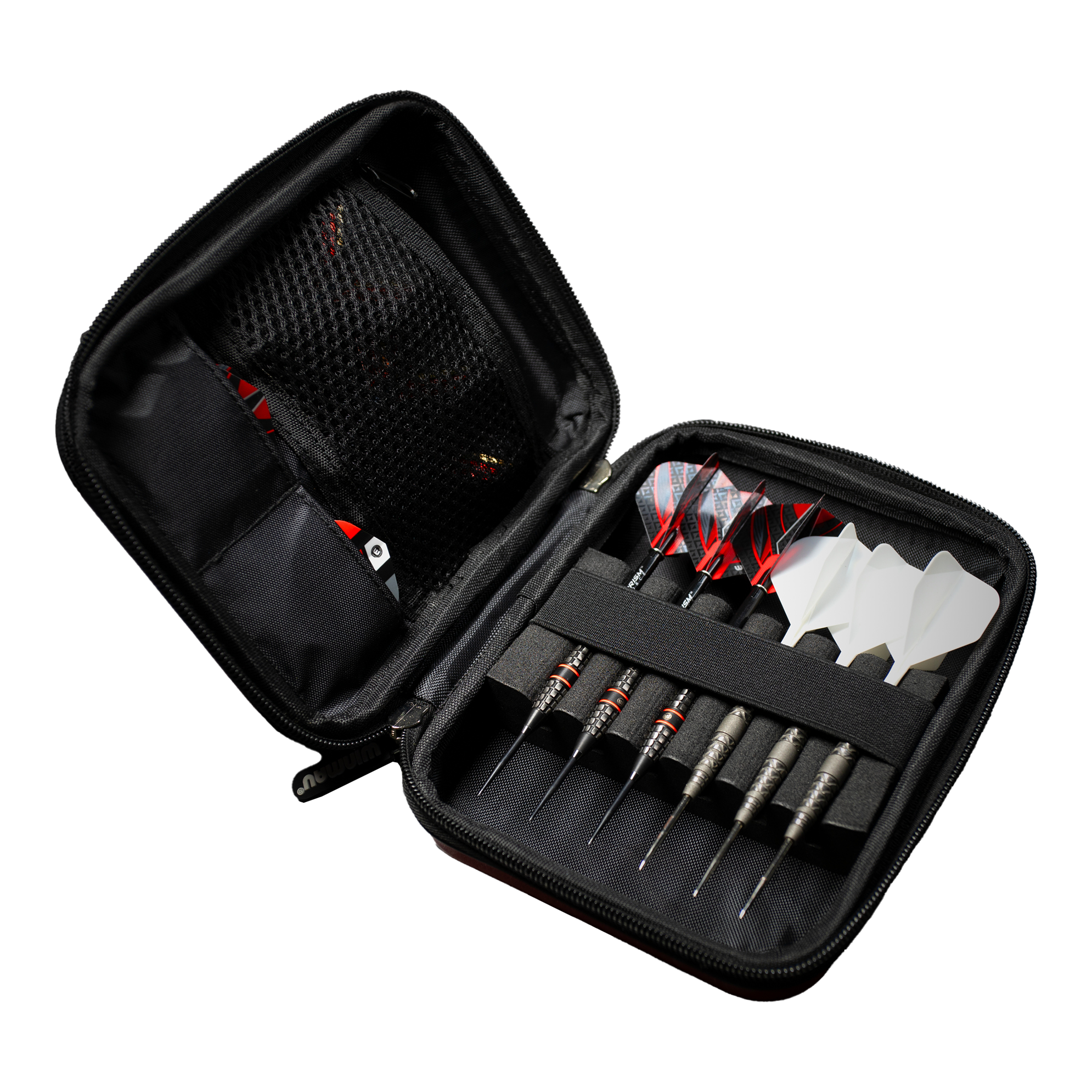 Portefeuille de fléchettes Winmau Armor G2 Das Bild zeigt ein geöffnetes Dart-Etui mit mehreren Darts und Ersatzflights. Die Darts und Zubehörteile sind ordentlich in dem schwarzen Etui einsortiert.
