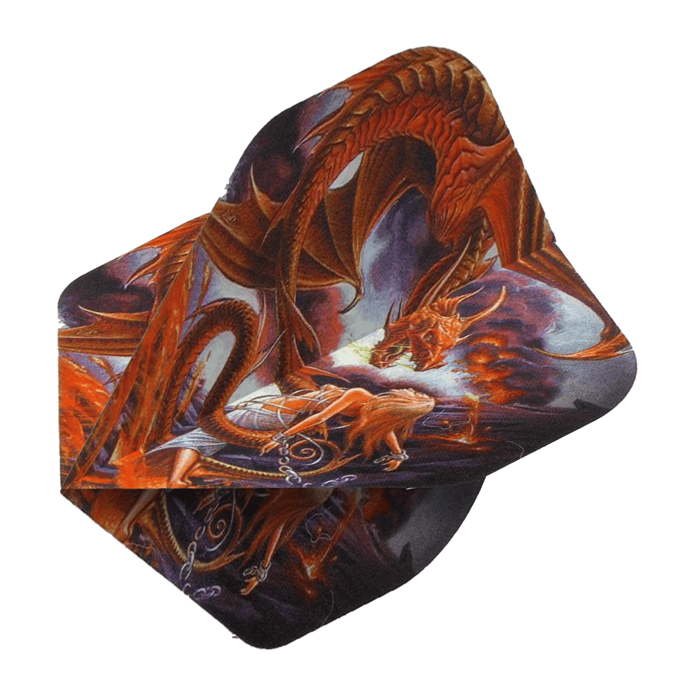 Forge d'Alchimie du Vésuve n°2 Vols Standard Das Bild zeigt die Alchemy Forge Of Vesuvius No2 Standard Flights mit einem auffälligen Drachenmotiv. Die Flights sind farbenfroh gestaltet und ideal für Dartpfeile geeignet.
