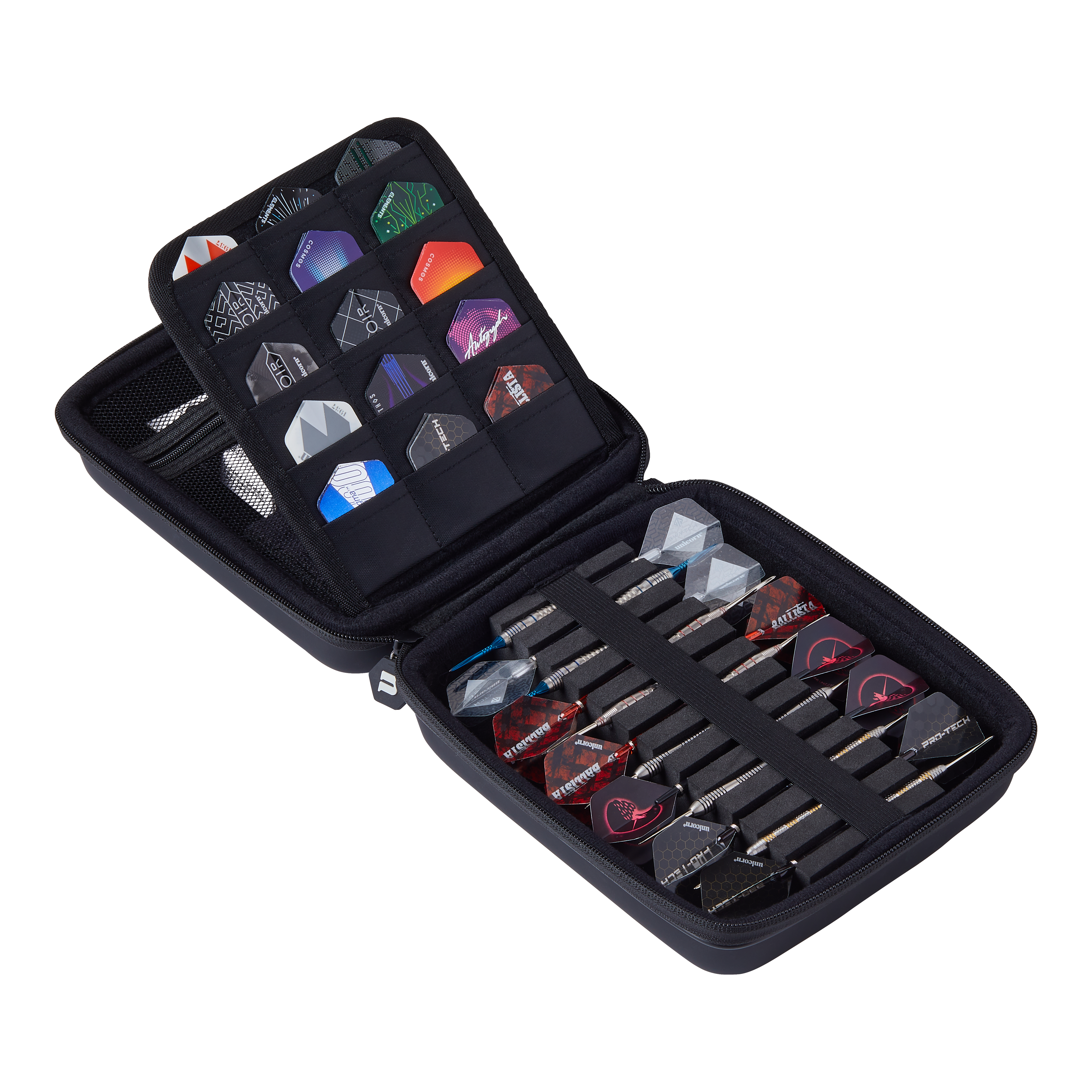 Étui à fléchettes Unicorn Ultra 3UP grand format - Noir Das Bild zeigt das "Unicorn Ultra 3UP Large Dartcase - Schwarz" mit geöffnetem Reißverschluss. Im Inneren sind mehrere Dartpfeile und Flights ordentlich in speziellen Fächern und Taschen einsortiert.