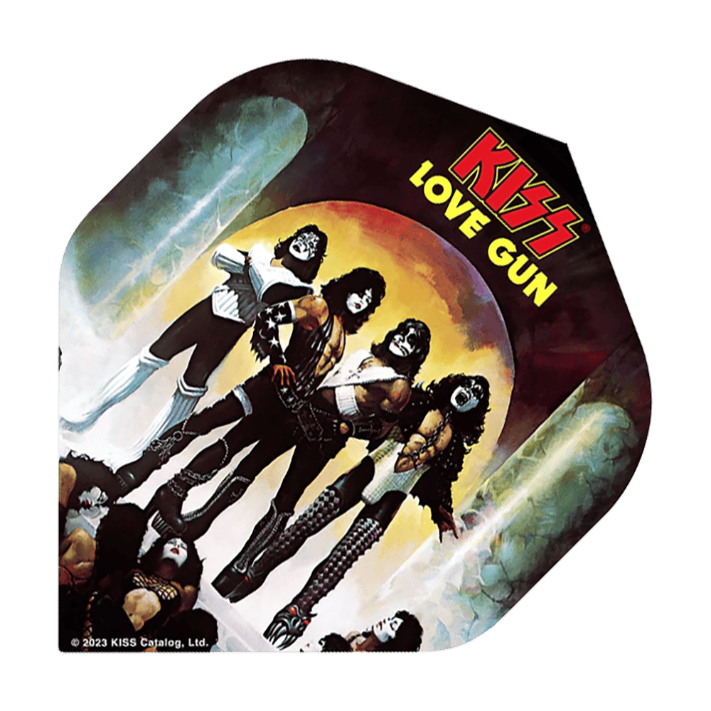 Mission Kiss Love Gun No2 Vols Standard Das Bild zeigt ein Dart-Flügel mit dem Motiv des KISS-Albums „Love Gun“. Darauf sind die Bandmitglieder in ihren charakteristischen Kostümen abgebildet, und oben steht der Schriftzug „KISS LOVE GUN“.