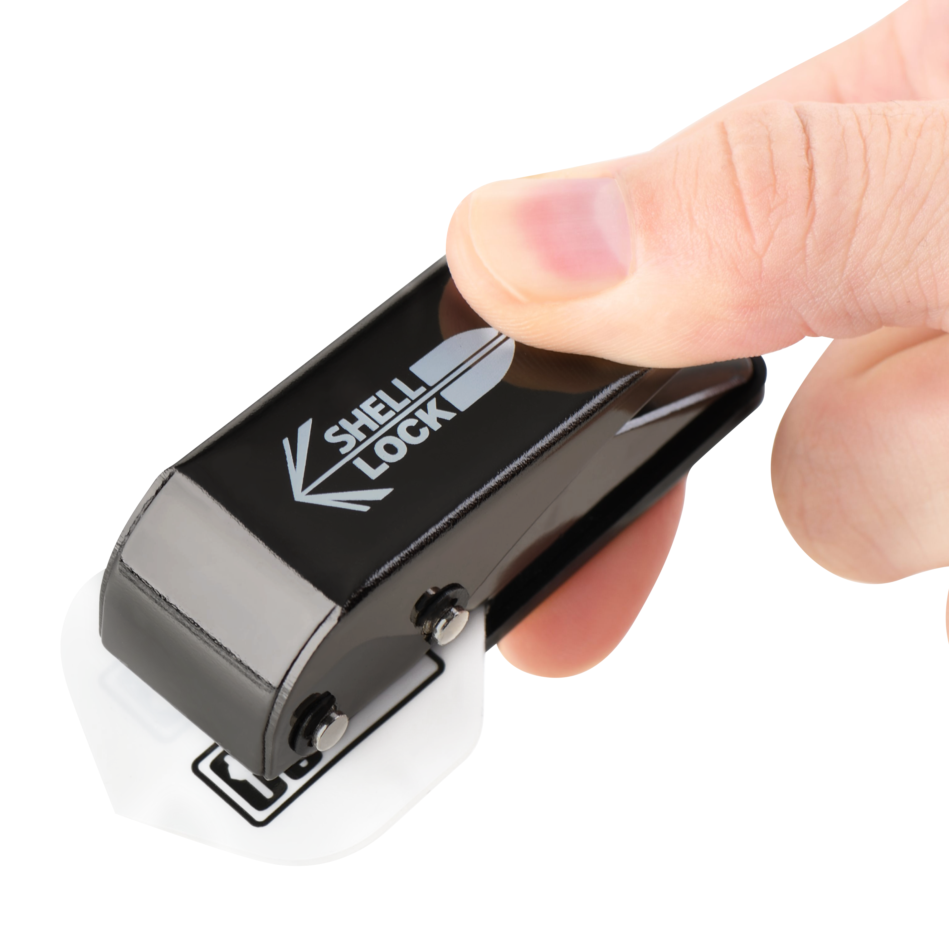 Poinçon de verrouillage de coque One80 style L Poinçon de vol Das Bild zeigt das Produkt "L-Style One80 Shell Lock Punch Flightlocher", das in einer Hand gehalten wird. Mit diesem Werkzeug wird ein Loch in ein Dartflight gestochen.