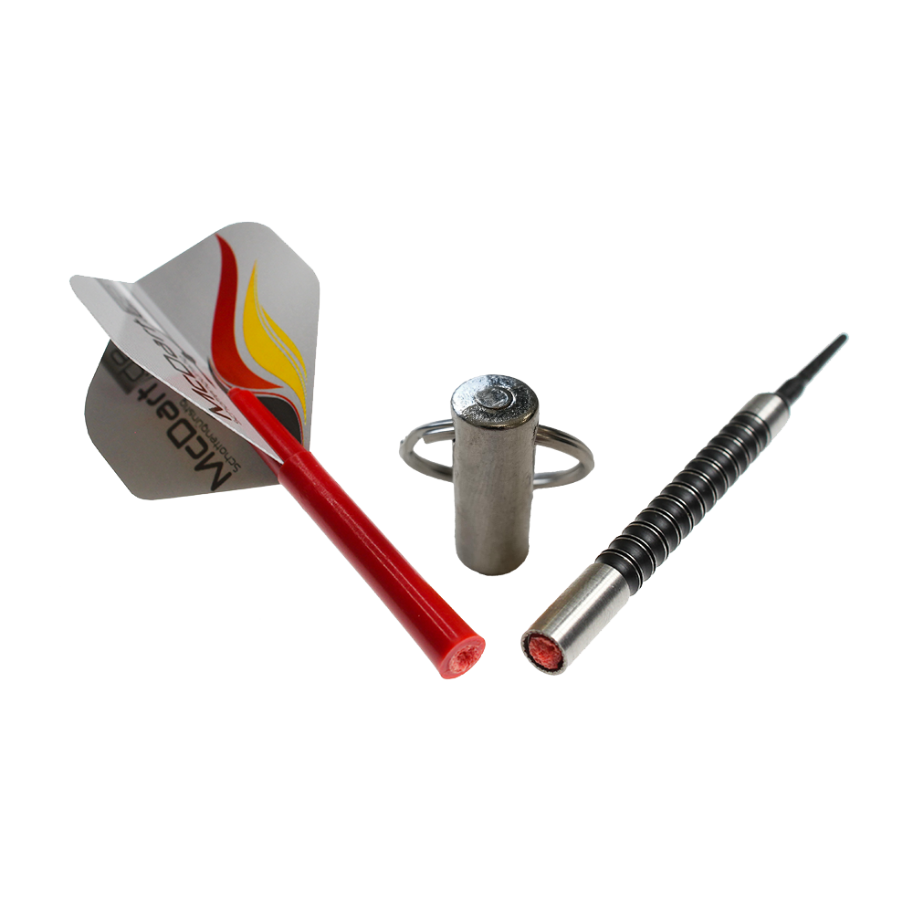 McDart Shaftrestentferner - Silber Das Bild zeigt den McDart Shaftrestentferner in Silber zusammen mit einem Dartpfeil. Das Werkzeug dient zum einfachen Entfernen abgebrochener Shafts aus dem Dartbarrel.
