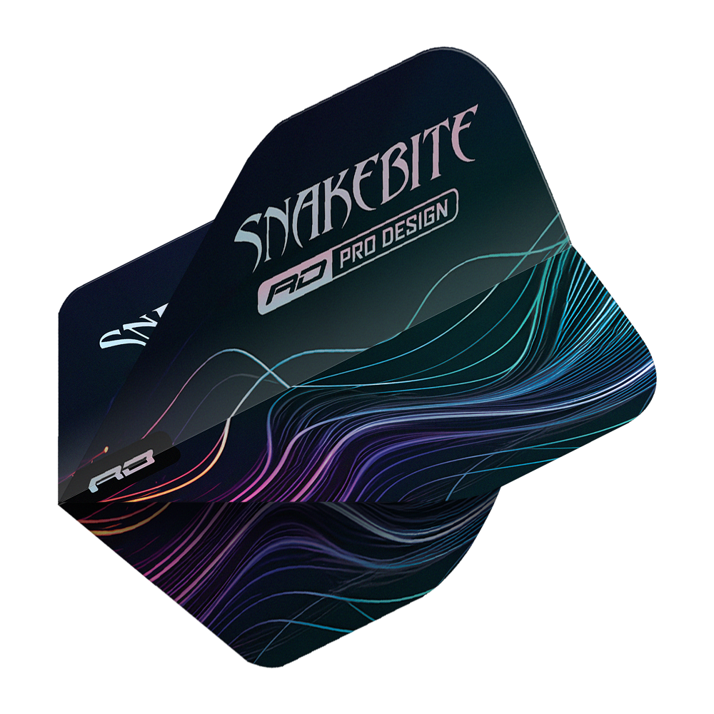 Vols standard Red Dragon Hardcore Peter Wright Multi No2 Auf dem Bild sind Dartflights des Modells "Red Dragon Hardcore Peter Wright Multi No2 Standard Flights" zu sehen. Sie sind dunkel gestaltet und tragen die Aufschrift "Snakebite" mit farbigen Linien im Hintergrund.